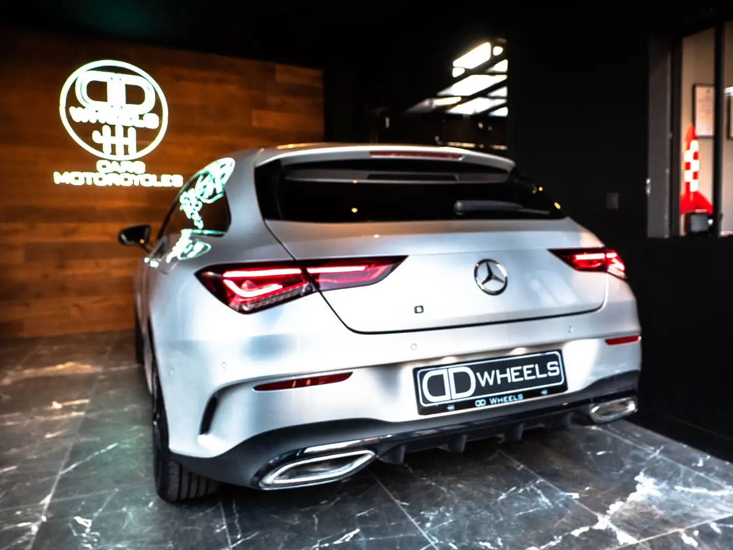 Mercedes-Benz CLA 180 SHOOTING BREAK / BELGE / CARNET / GARANTIE 1 AN Silver - 2