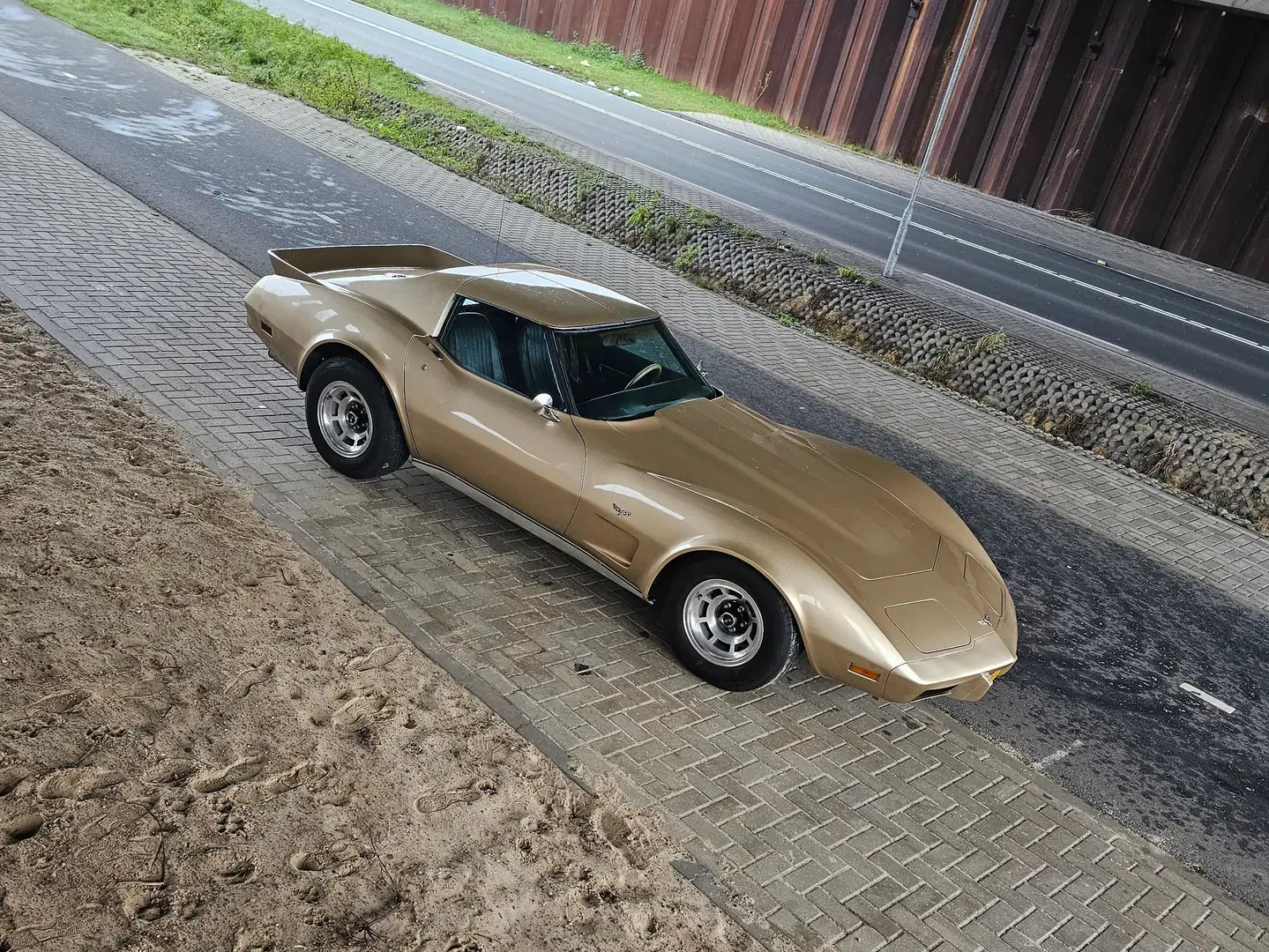 Chevrolet Corvette C3 Goud - 2