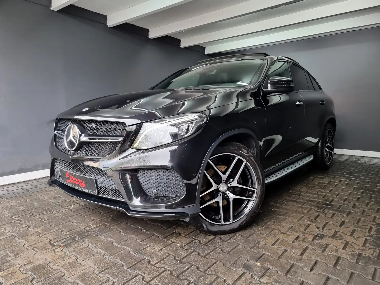 Mercedes-Benz GLE 350 d COUPE 4M, AMG LINE, DISTRONIC, PANO, 360° Black - 1