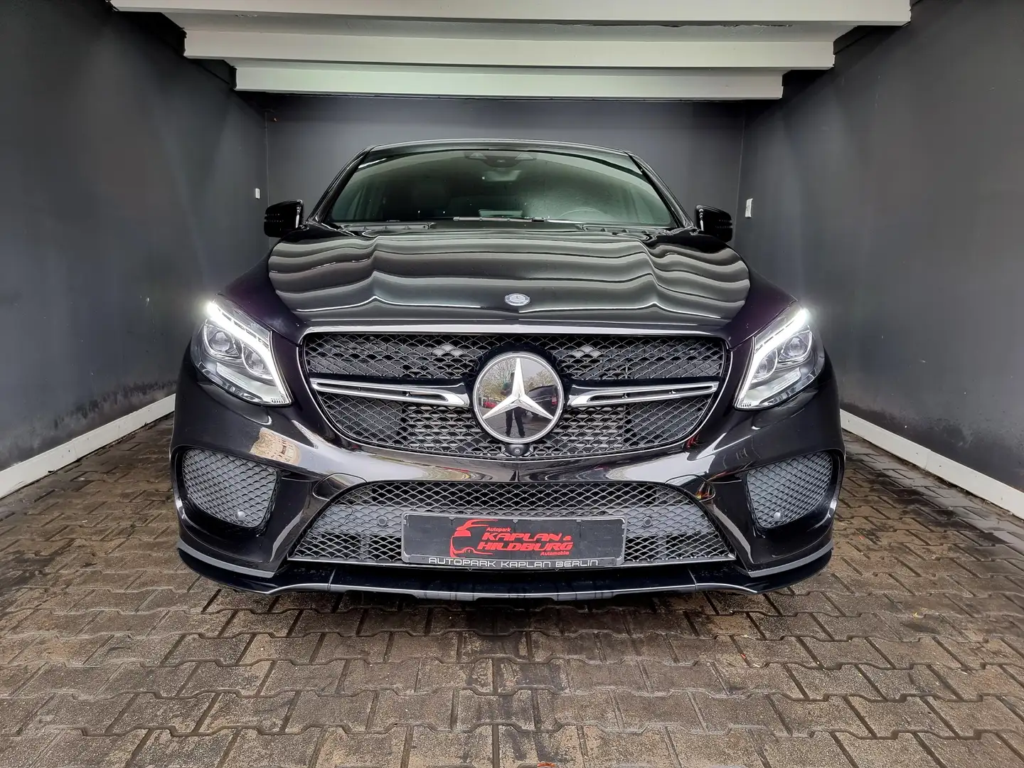 Mercedes-Benz GLE 350 d COUPE 4M, AMG LINE, DISTRONIC, PANO, 360° Black - 2