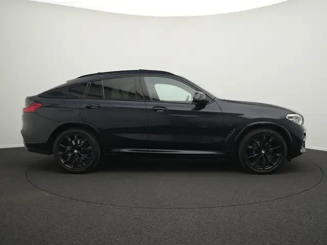 BMW M4 view 5