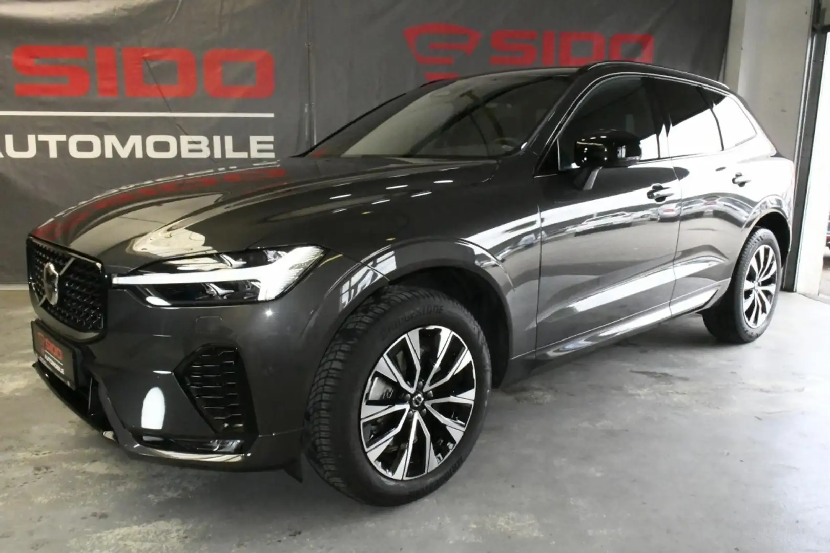 Volvo XC60 AWD Plus Dark ACC*KEY*PANO*CAM*NAV*AHK*H&K Klima Grijs - 2