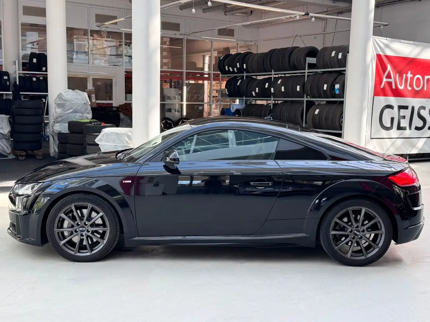 Audi TT Coupe 45 TFSI quattro S-Line Schwarz - 2