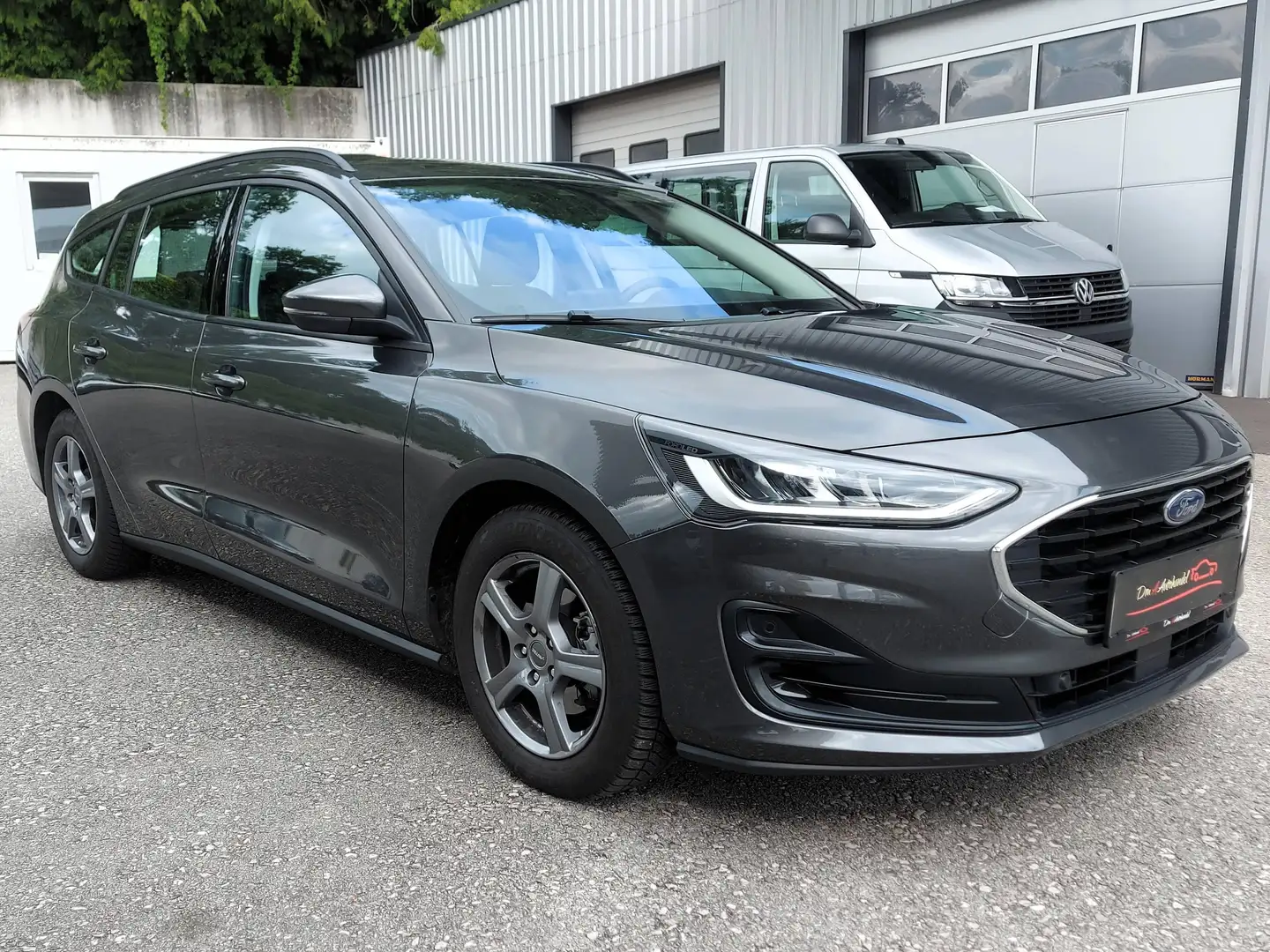 Ford Focus Focus Turnier 1,5 EcoBlue Active Active Grau - 1