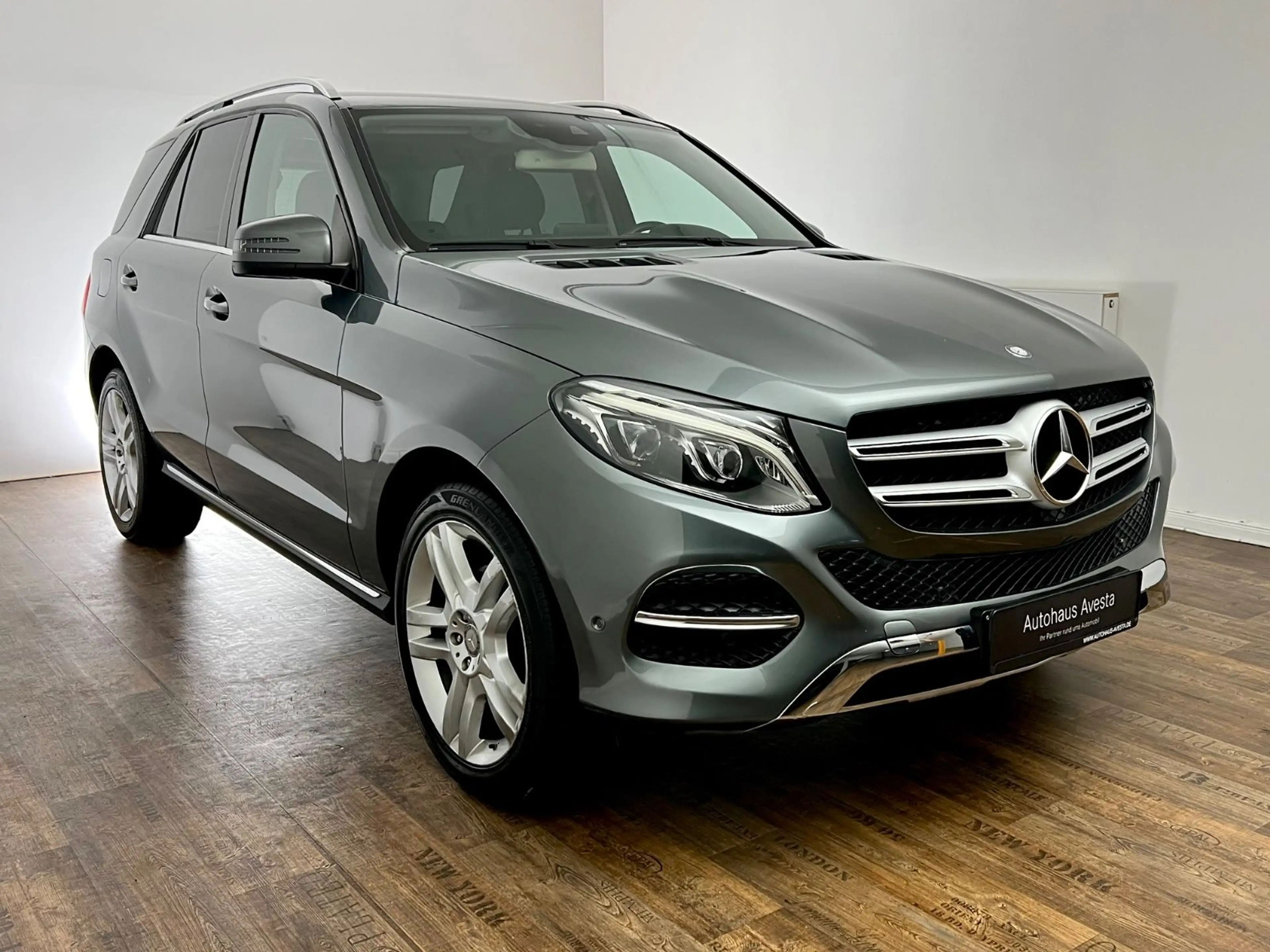 Mercedes-Benz GLE 250 GLE / 4x4 / GARANTIE / 1.HAND / LED / ILS/ — photo 3
