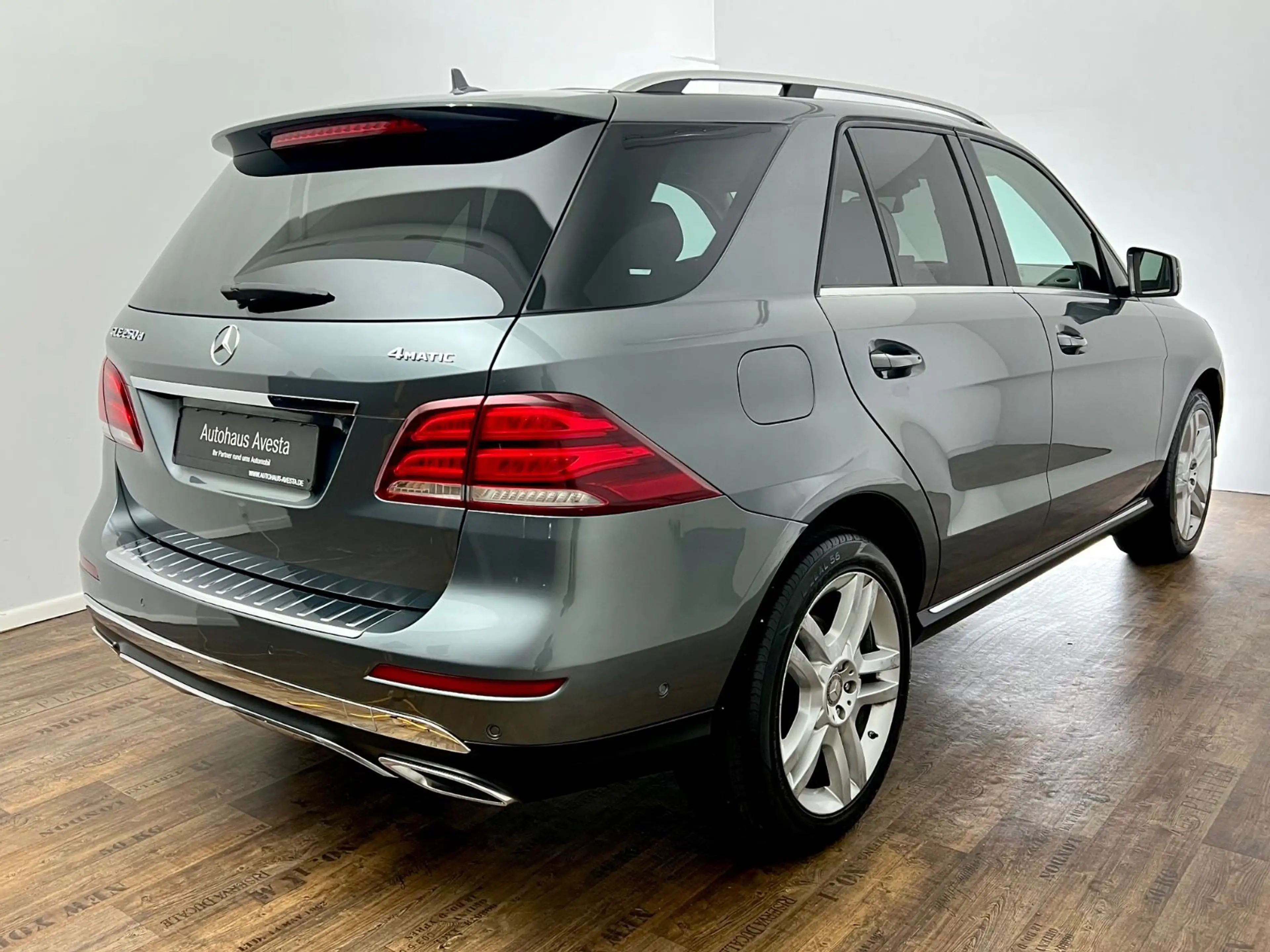 Mercedes-Benz GLE 250 GLE / 4x4 / GARANTIE / 1.HAND / LED / ILS/ — photo 4