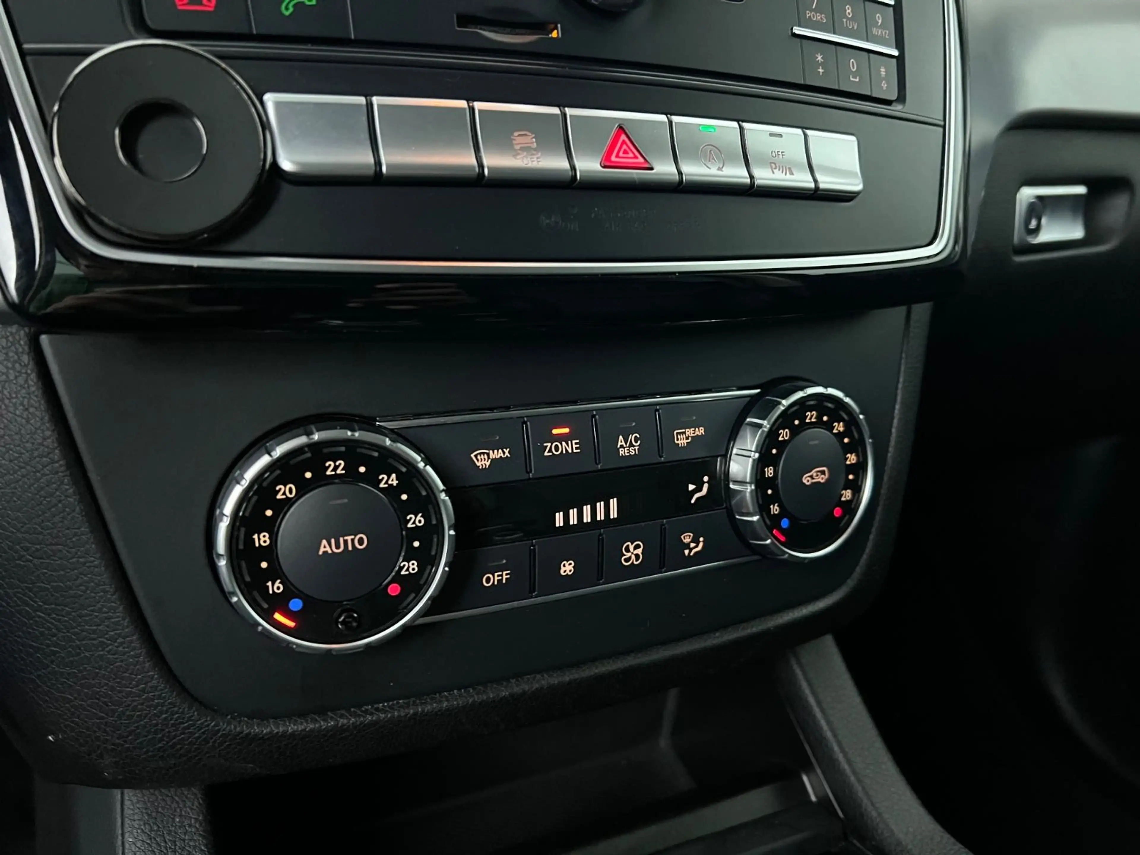 Mercedes-Benz GLE 250 GLE / 4x4 / GARANTIE / 1.HAND / LED / ILS/ — photo 35
