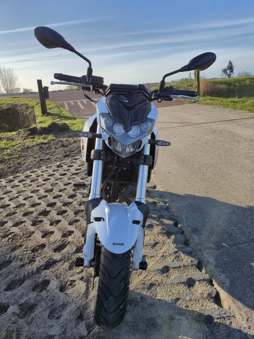 Benelli TNT 125 Blanco - 2