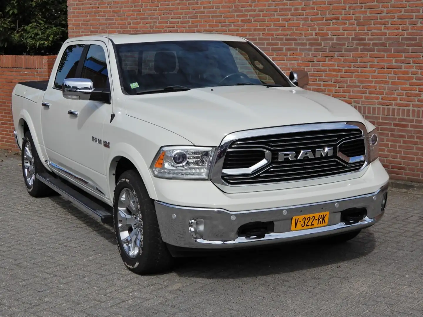 Dodge RAM 5.7 V8 QUAD CAB 6'4 limited Hemi automaat 40.000k Blanc - 1