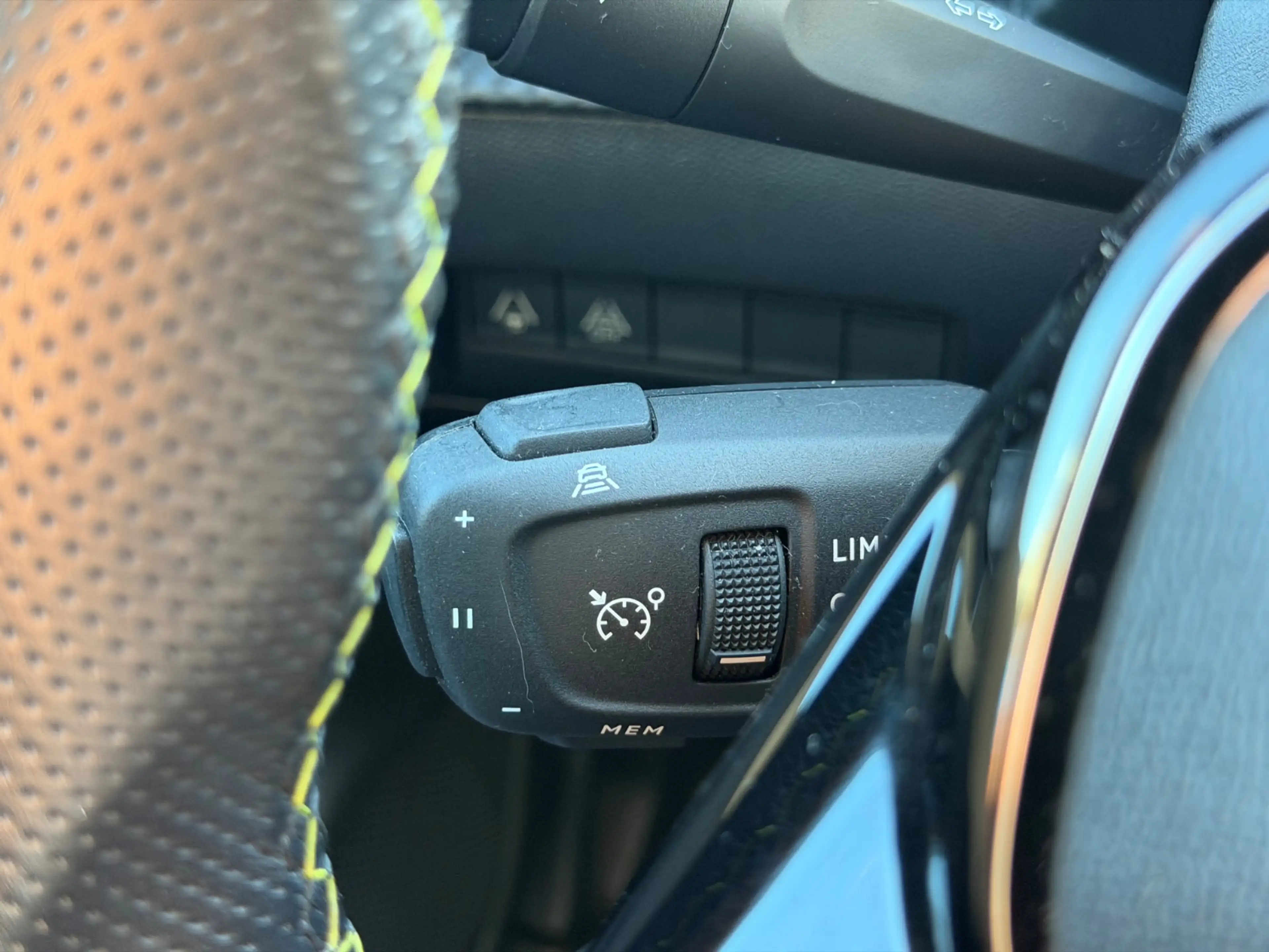 Peugeot e-208 EV GT Pack 50 kWh Panorama Dak | Alcantara/Leer | — photo 7