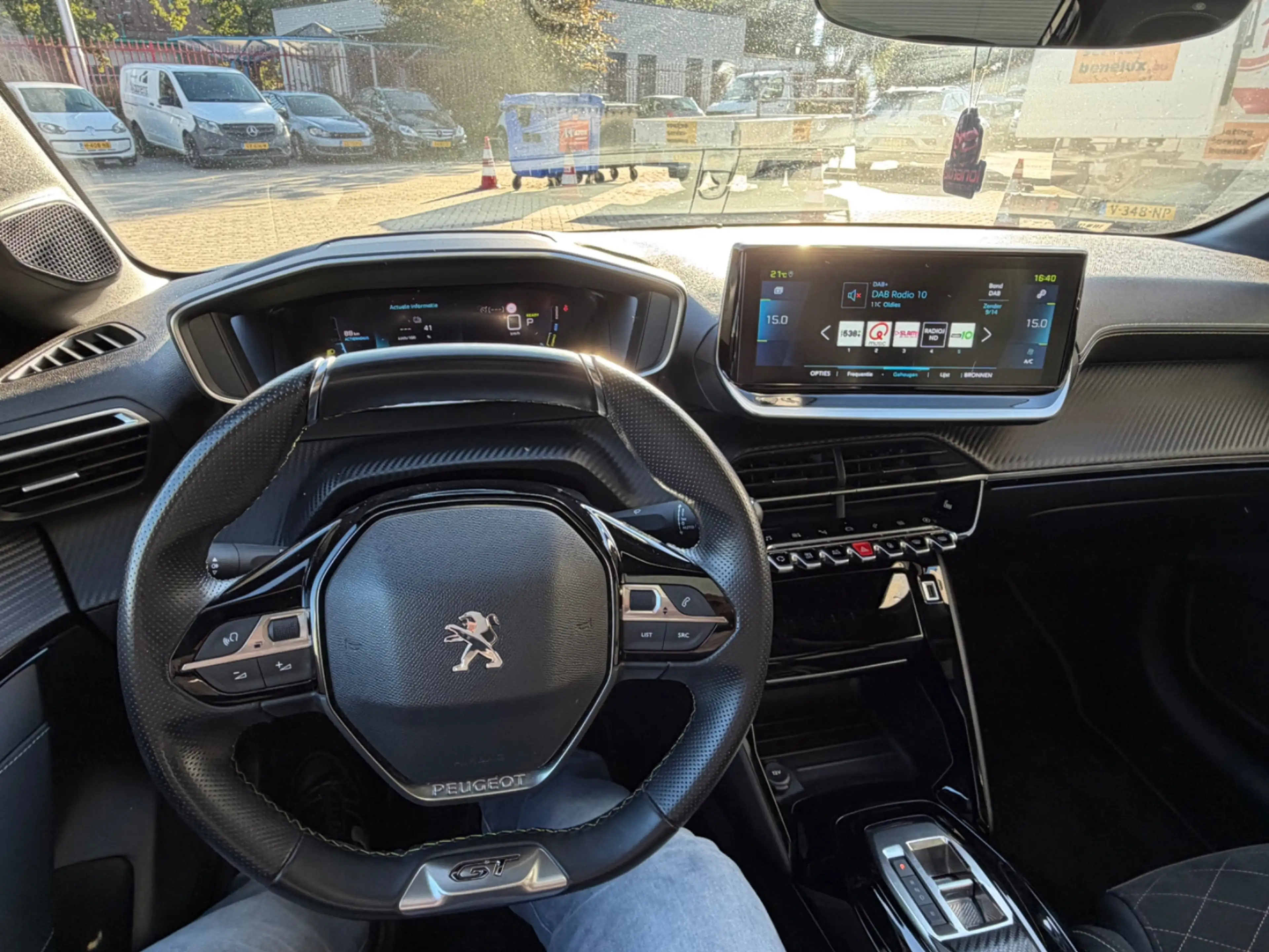 Peugeot e-208 EV GT Pack 50 kWh Panorama Dak | Alcantara/Leer | — photo 12