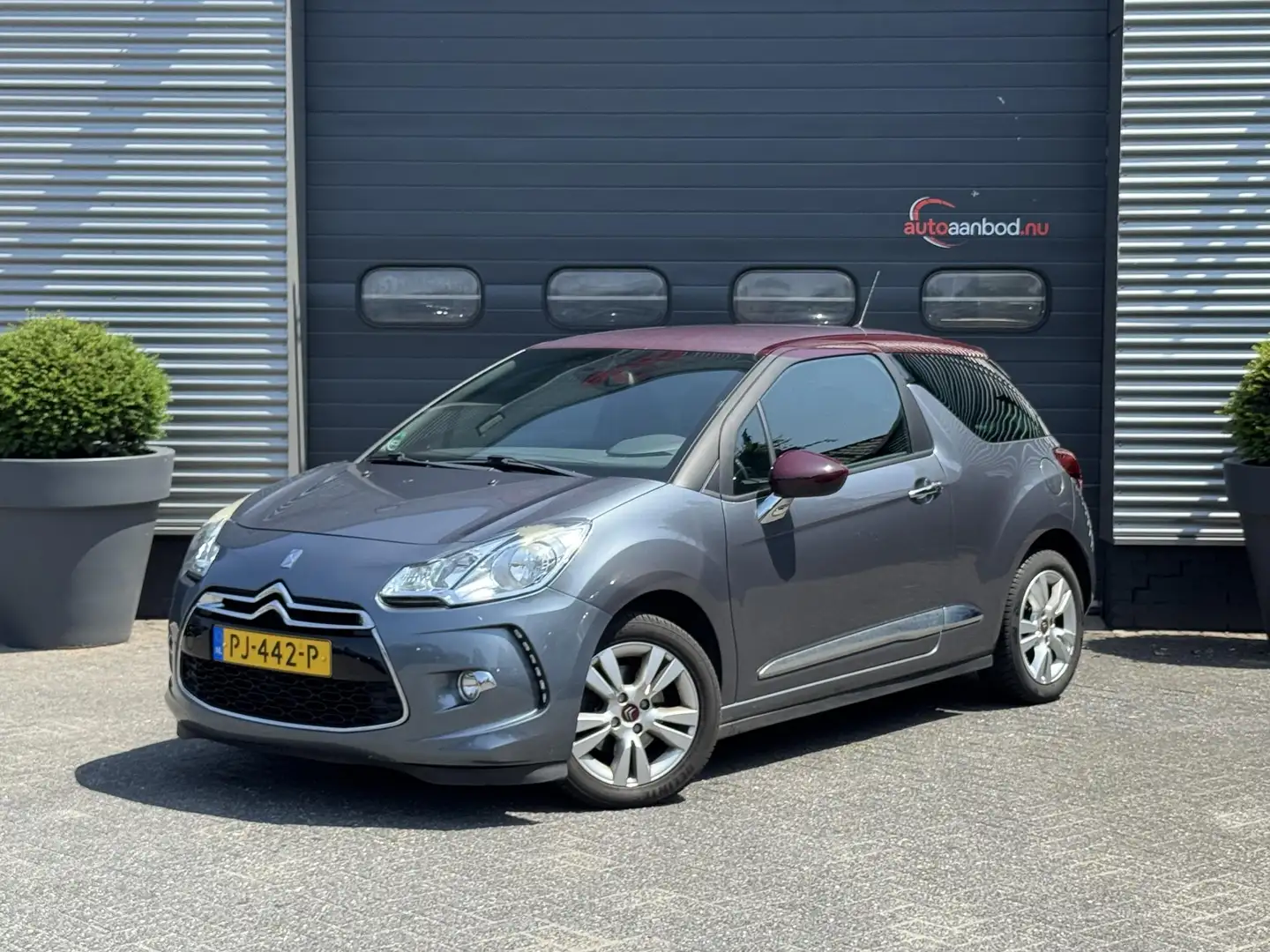 Citroen DS3 1.6 VTi So Chic | Cruise Control | Parkeersensoren Grijs - 1