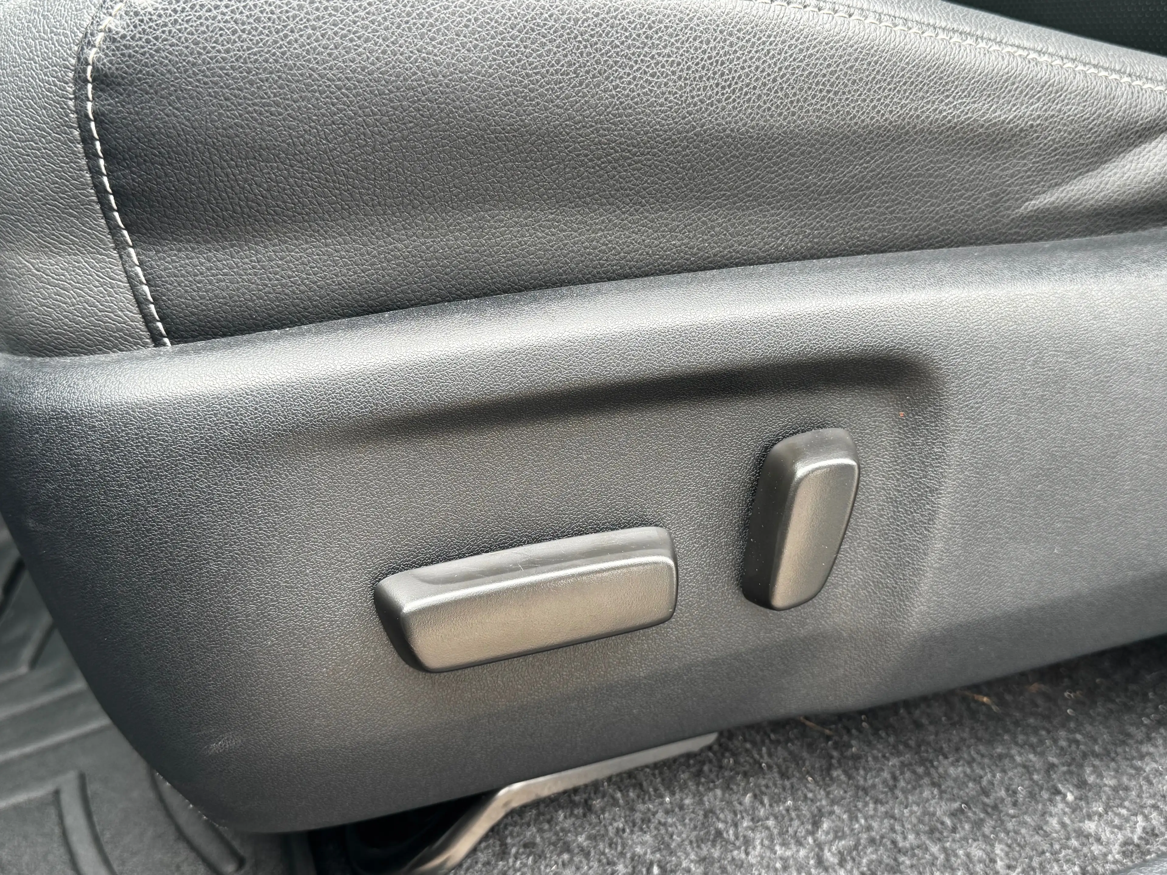 Toyota Hilux 2.8D-4D INVINCIBLE AUTO 4WD 204CV CAMERA 360 1ER PROPRIETAIRE HARDTOP TVA DEDUCTIBLE — photo 15