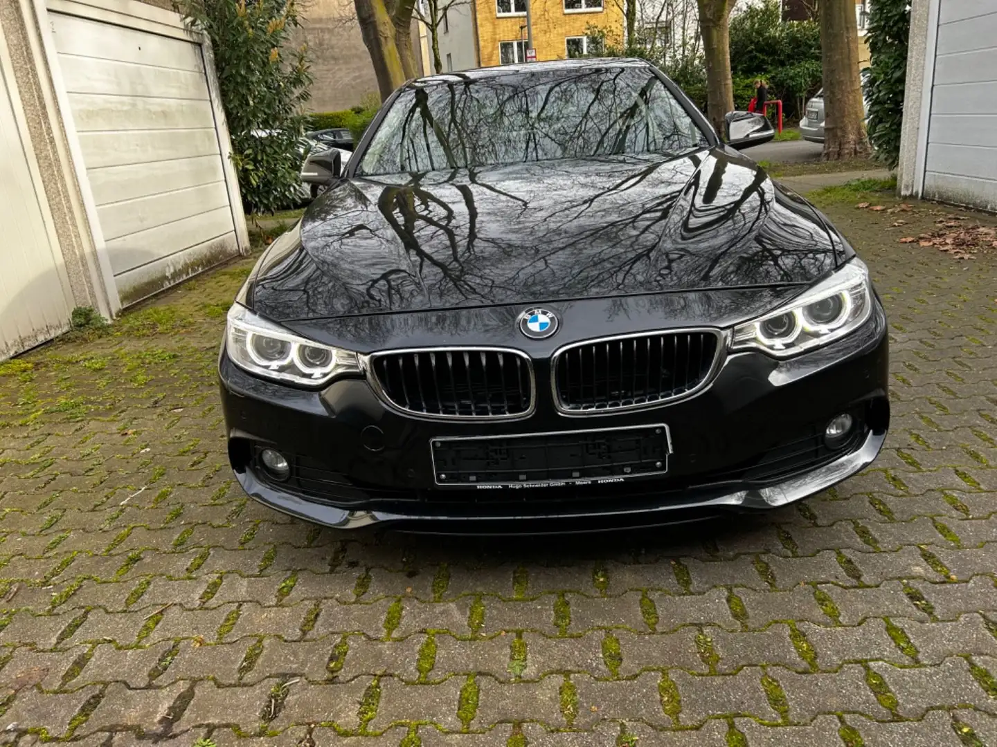 BMW 420 i Coupé Automatik Navi LED Schwarz - 2