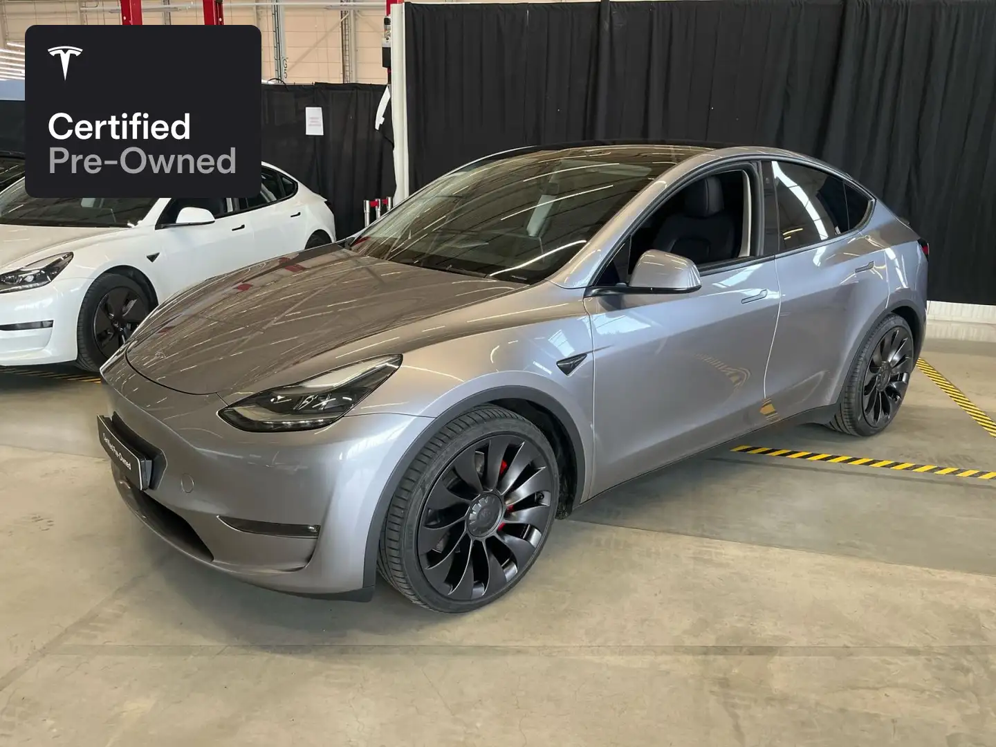 Tesla Model Y Performance "Certified Pre-Owned" Zilver - 1