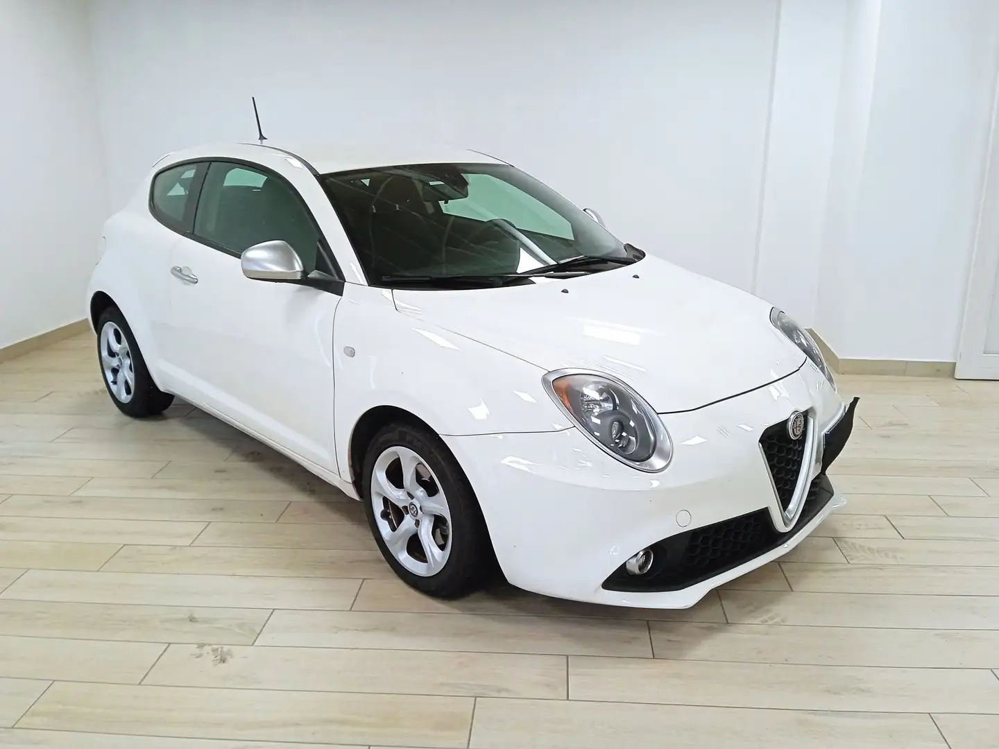 Alfa Romeo MiTo 1.3 JTDm 95 CV S&S Urban Blanc - 1