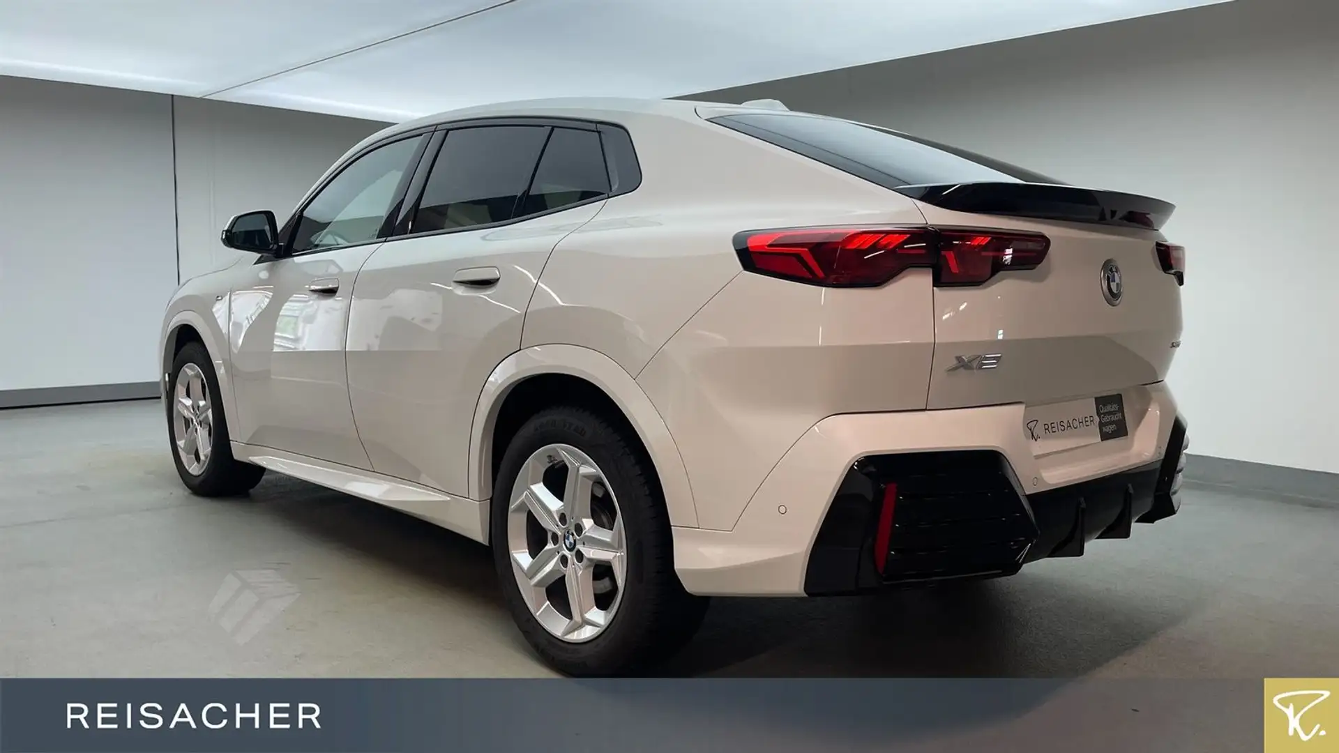 BMW X2 sDrive18dA M-Sport,Pano,AHK,Aktivsitz,adapLED Weiß - 2