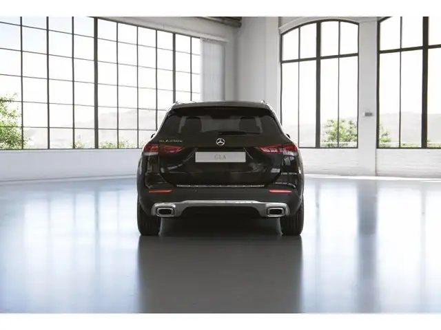 Mercedes-Benz GLA view 6
