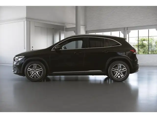 Mercedes-Benz GLA view 4