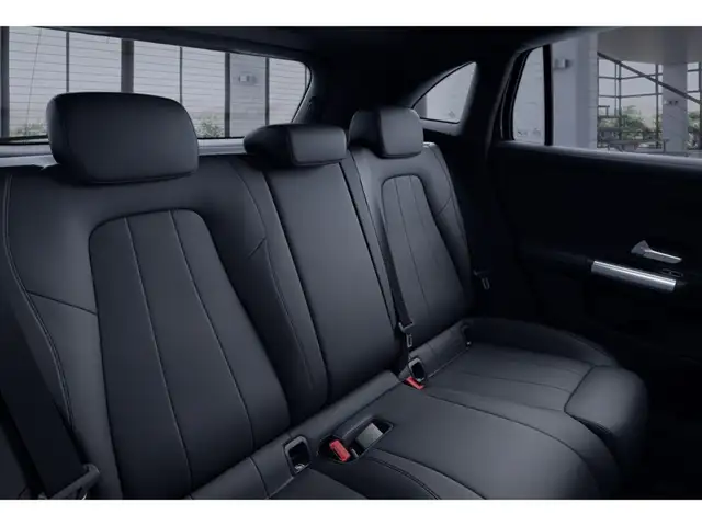 Mercedes-Benz GLA view 10
