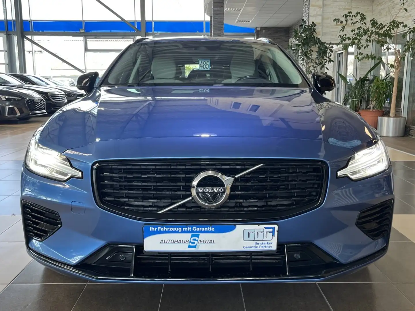 Volvo V60 T6 R-Design Expression Hybrid AWD Pano. AHK HUD Blau - 2