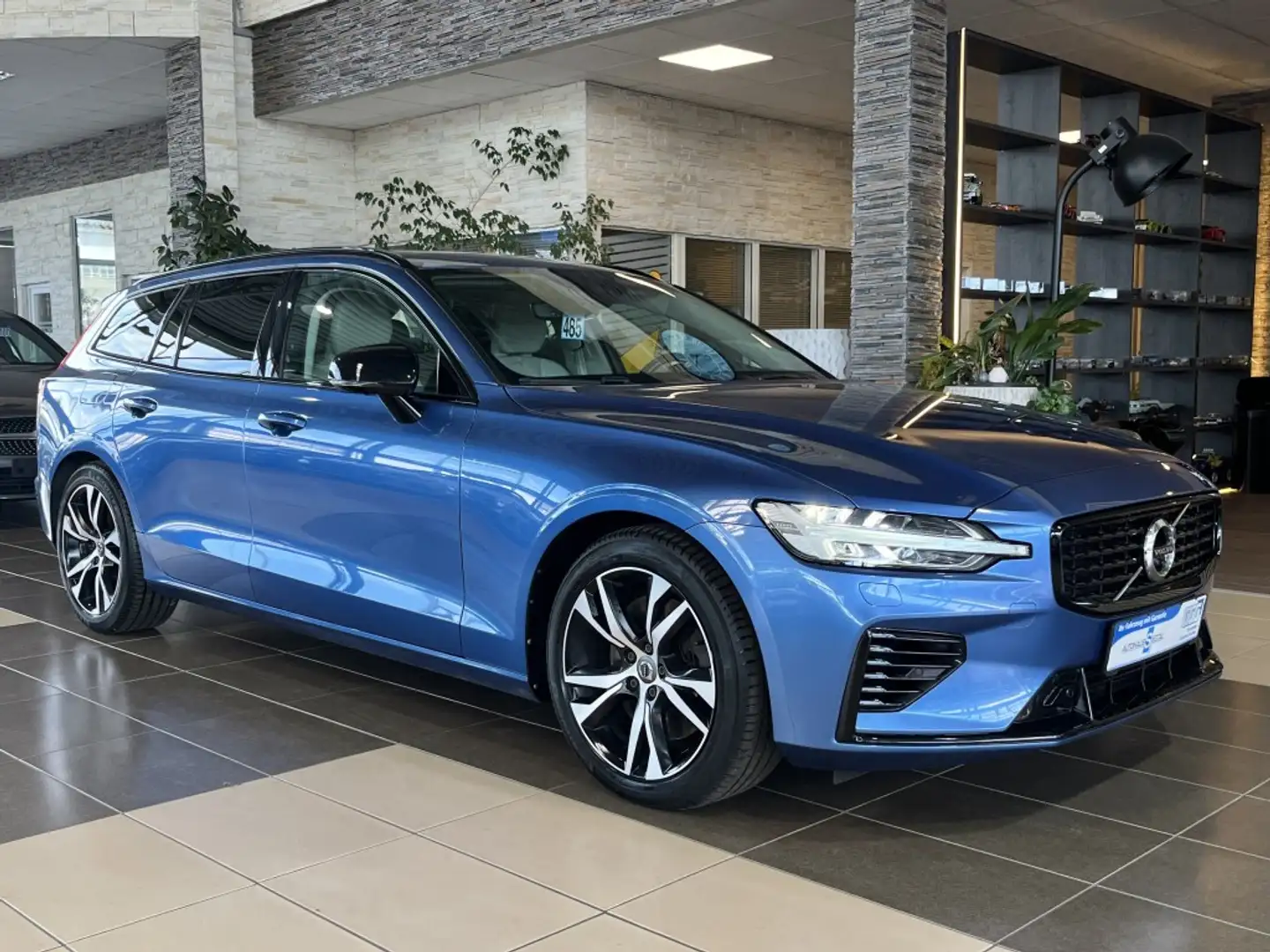 Volvo V60 T6 R-Design Expression Hybrid AWD Pano. AHK HUD Blau - 1