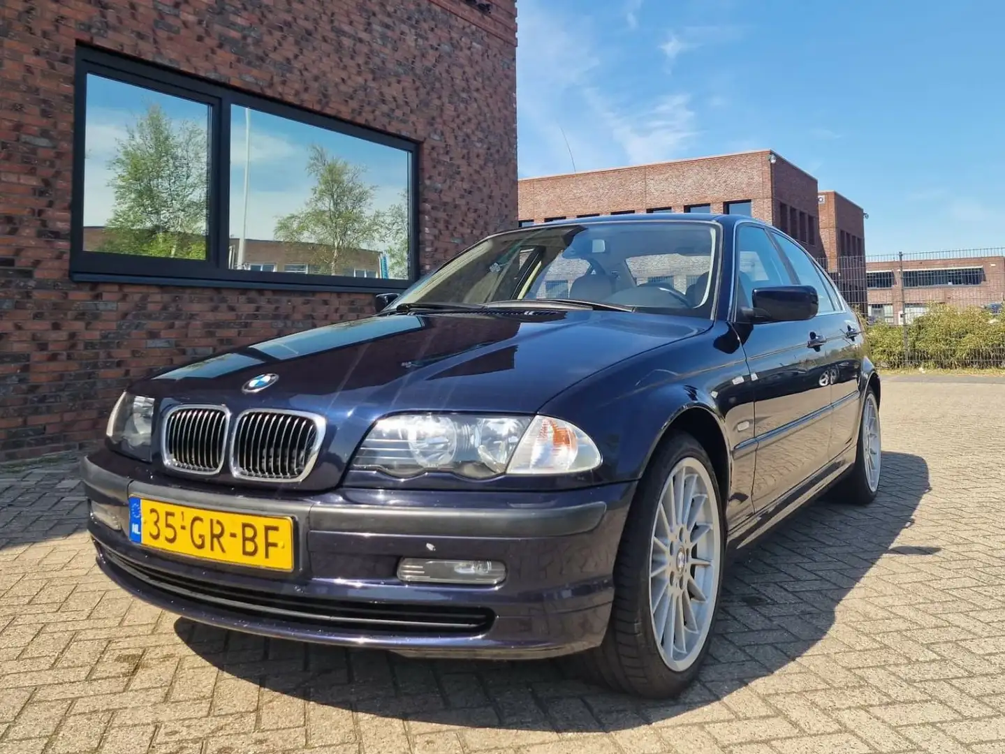 BMW 330 320i Executive Blauw - 1