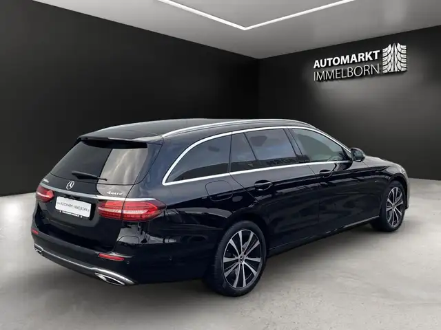 Mercedes-Benz E-Class view 4
