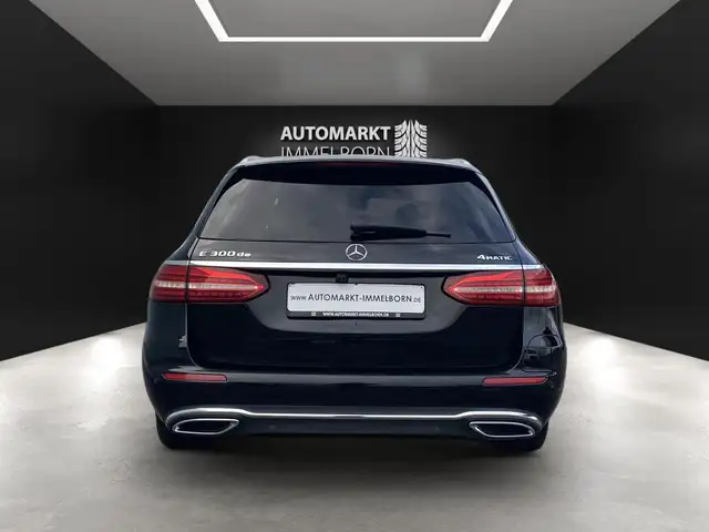 Mercedes-Benz E-Class view 6