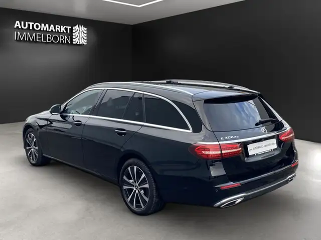 Mercedes-Benz E-Class view 3