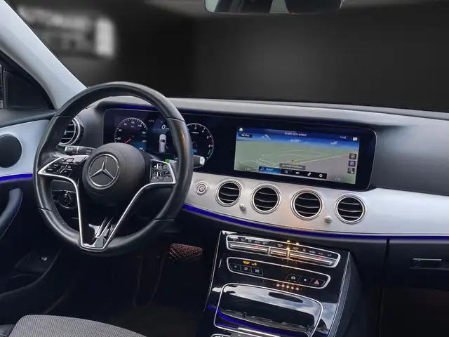 Mercedes-Benz E-Class view 9