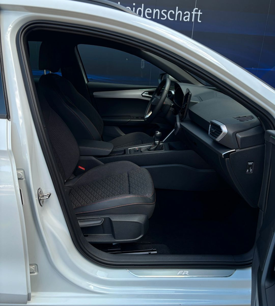 SEAT Leon Sportstourer FR — photo 10