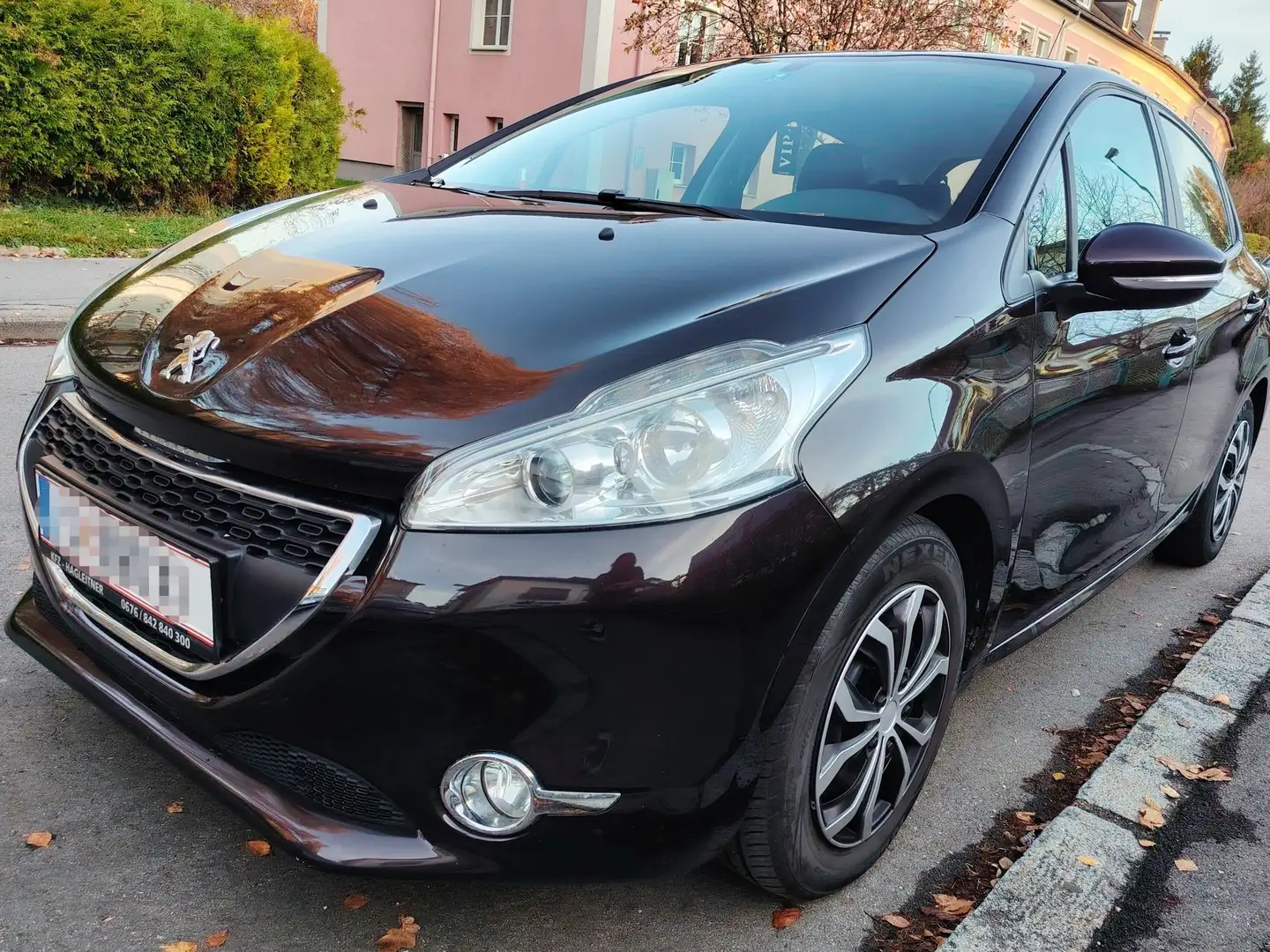 Peugeot 208 208 Active 1,2 VTi 82 Active Braun - 1