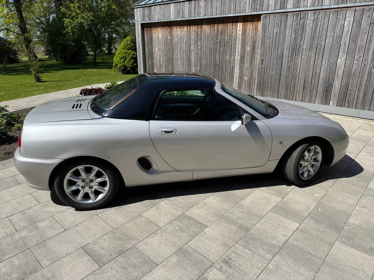MGF 1.8i, foto 2