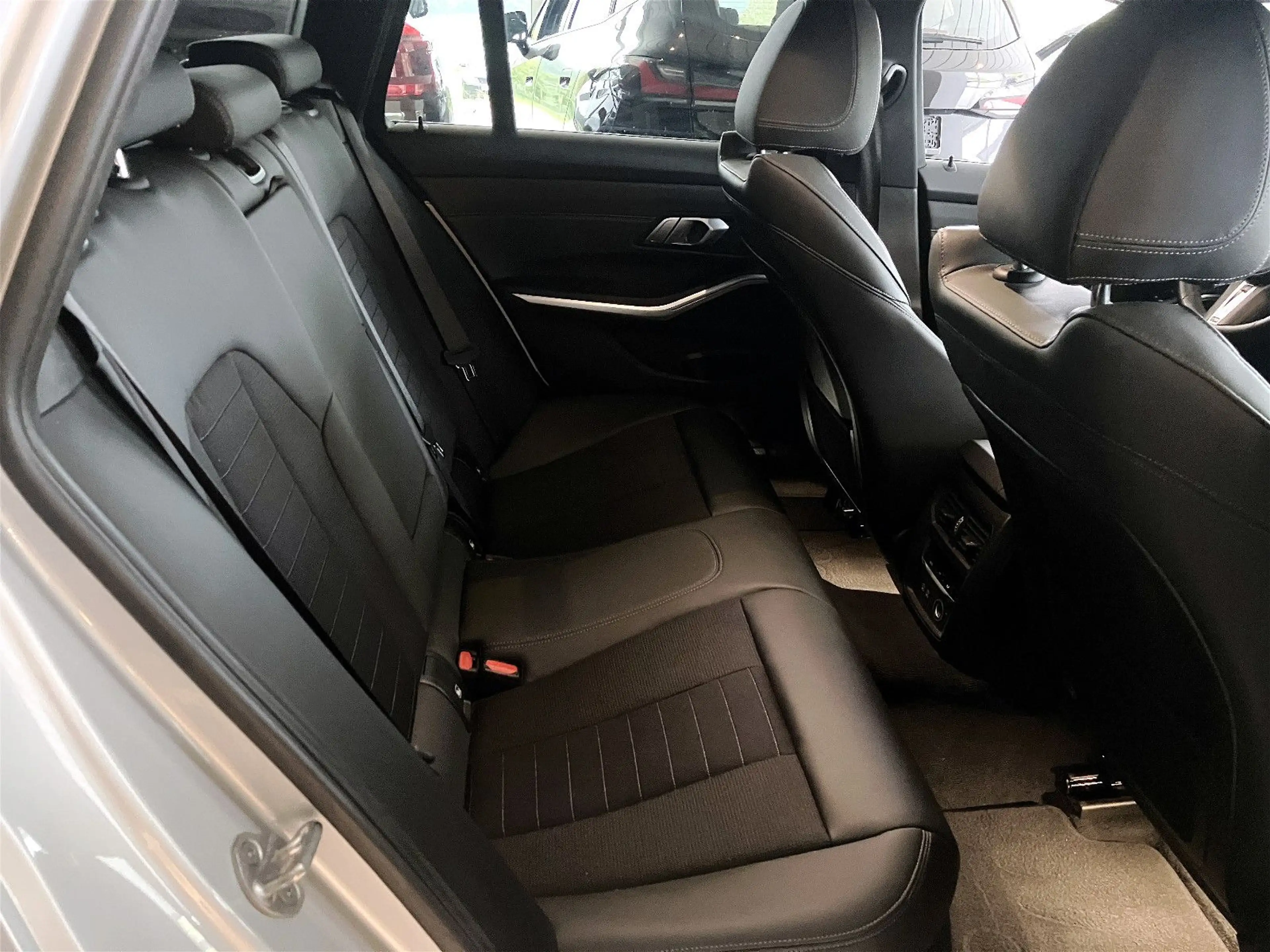 BMW 320 xd SportLine/Apple/Standhz/HiFi/LivePRO/M-MFL — photo 9