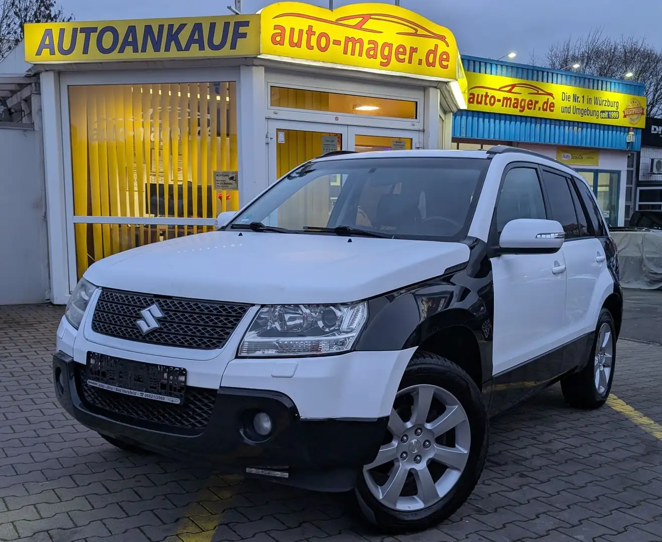 Suzuki Grand Vitara 2.4 4x4*2Hd*Xenon*PDC*Keyl*Tüv05.27 Schwarz - 1