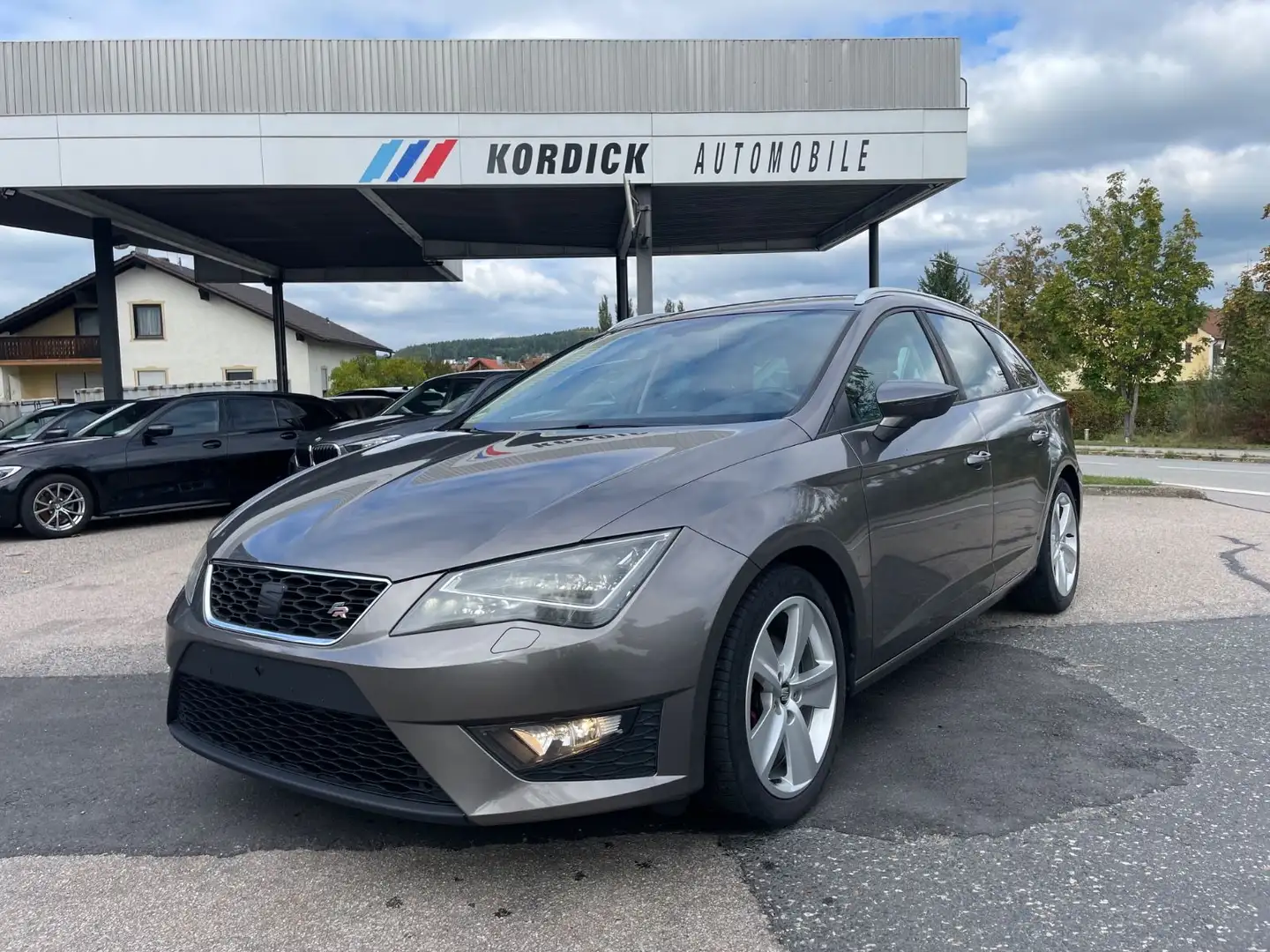SEAT Leon LEON ST FR 4Drive/NAVI/LED/SHZ/PDC Grau - 1