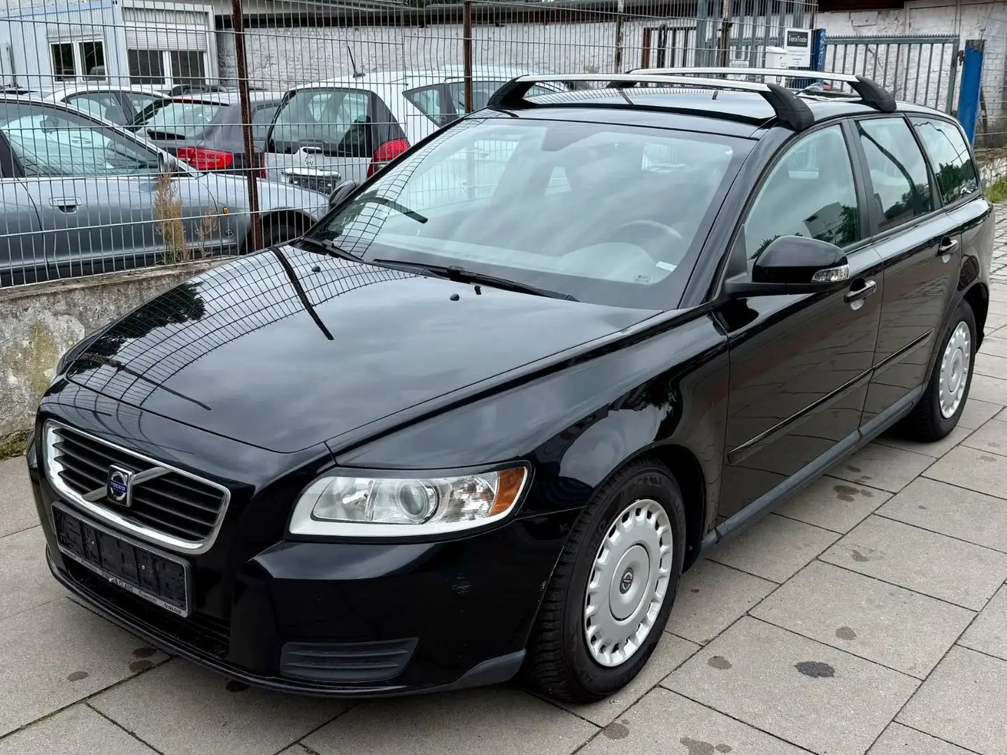 Volvo V50 Kombi 1.6 D Drive/ TÜV NEU/1.Hand Negro - 2