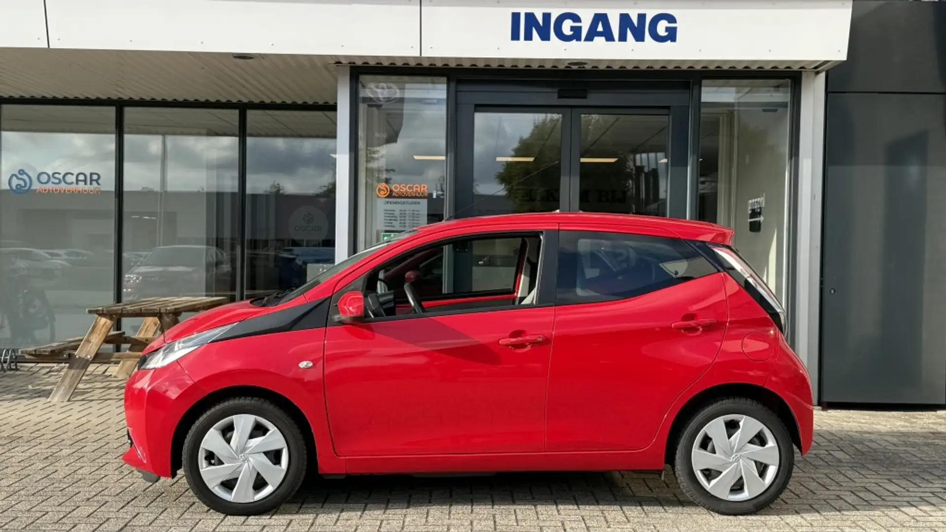 Toyota Aygo 1.0 VVT-i x-play Rouge - 2