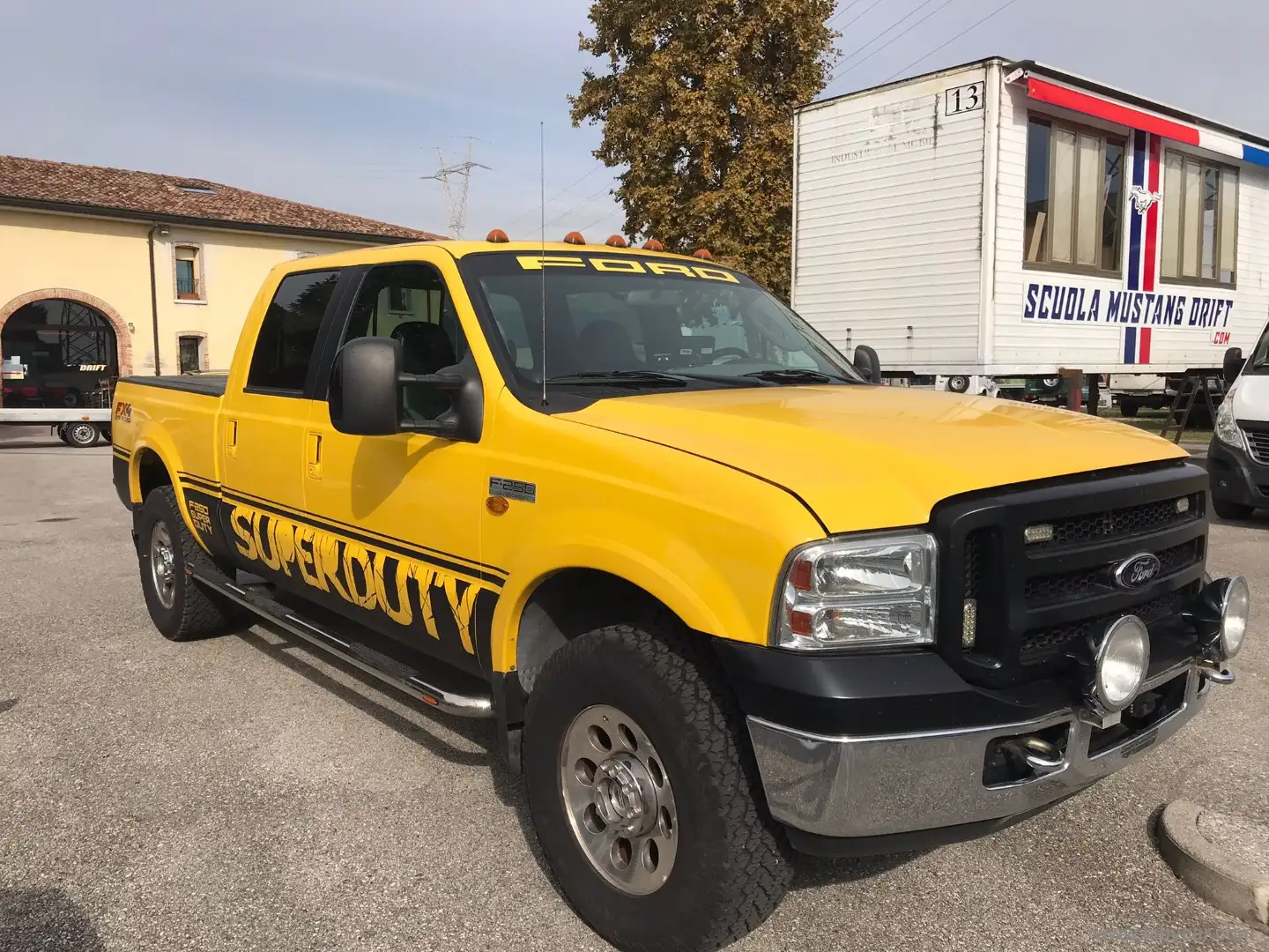 Ford F250 4 PORTE 6.0D V8 Giallo - 1