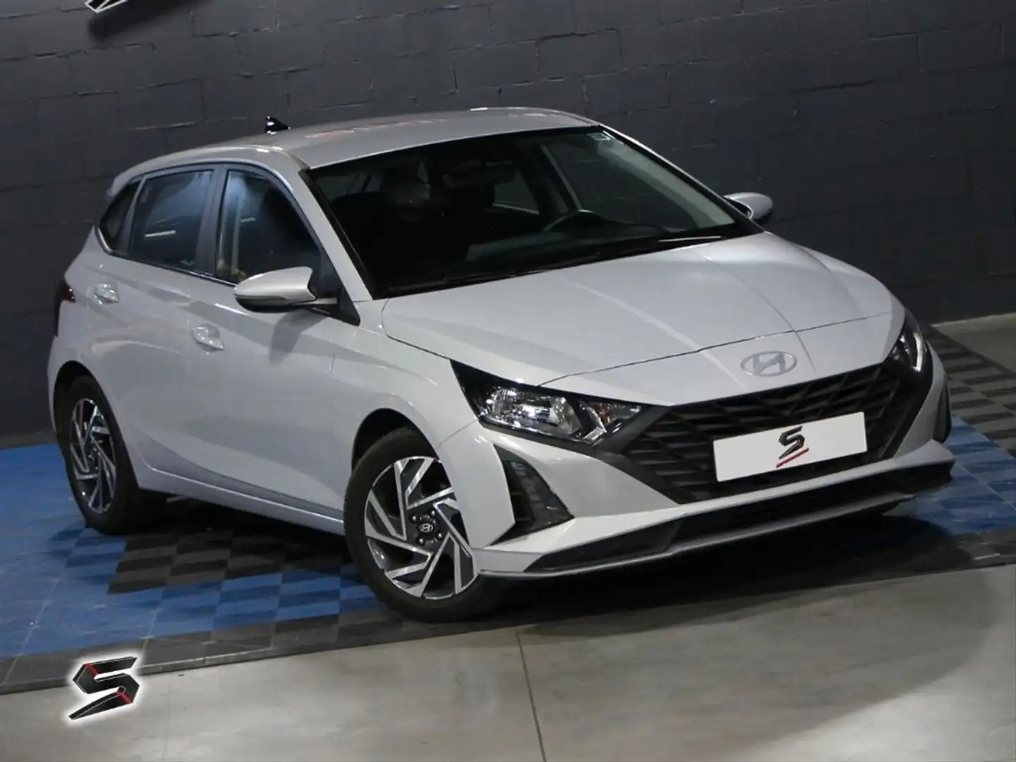 Hyundai i20 1.2 MPI Klass Gris - 2