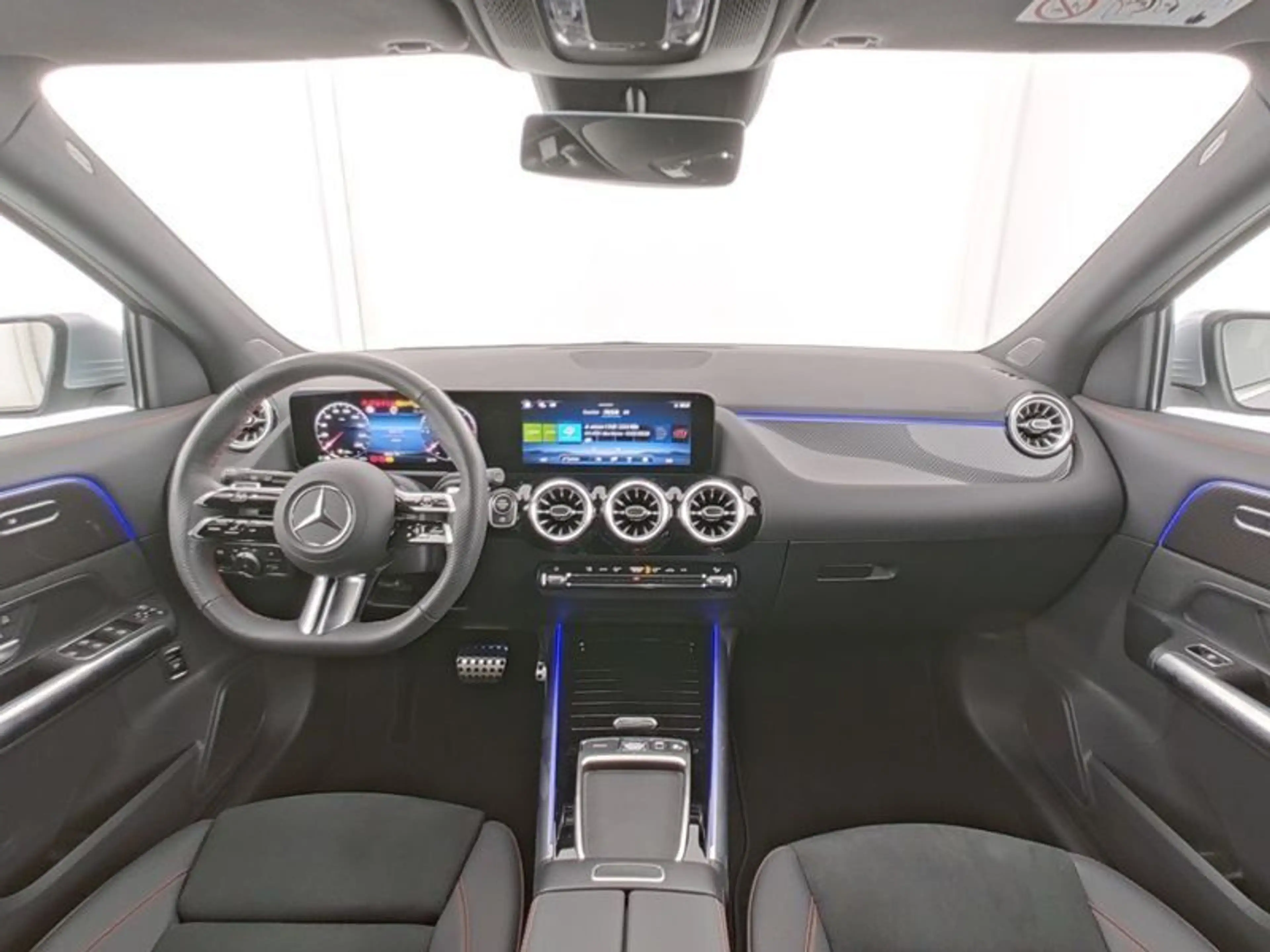 Mercedes-Benz GLA 200 d AMG Kamera AHK LED Ambiente Spurhalte — photo 3