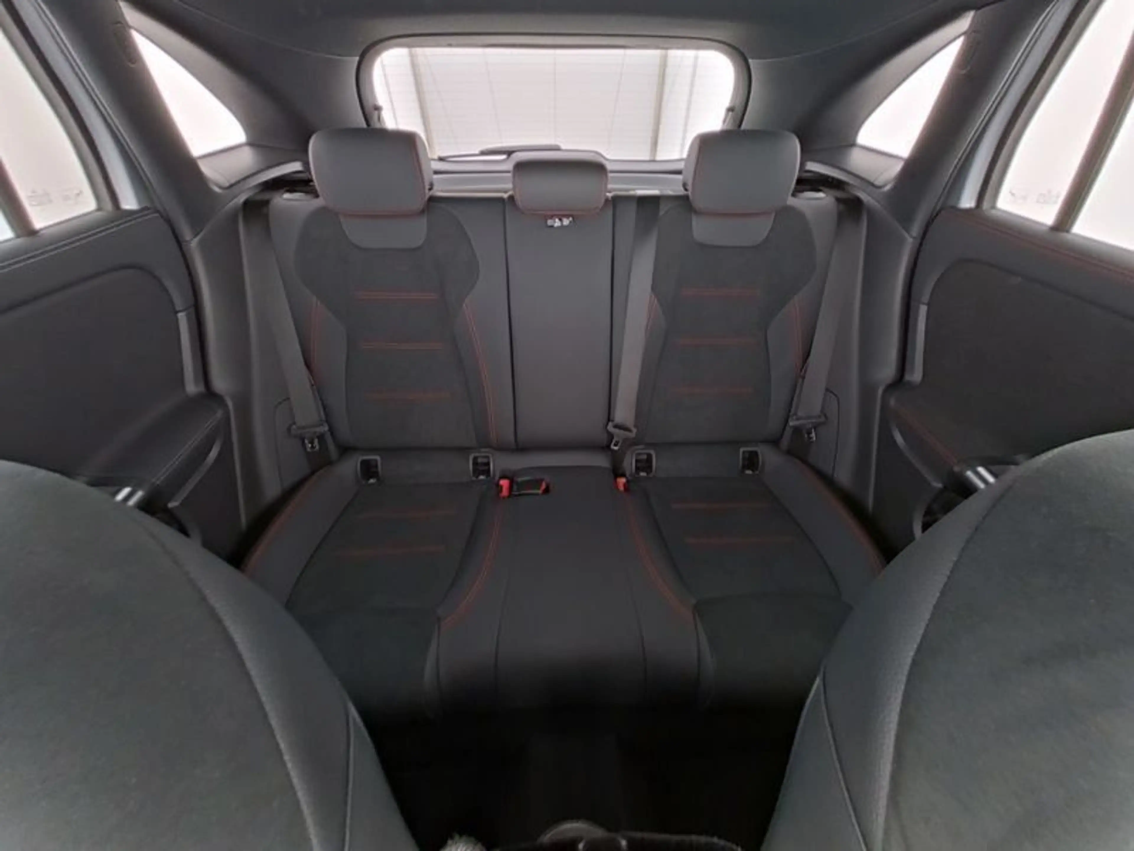 Mercedes-Benz GLA 200 d AMG Kamera AHK LED Ambiente Spurhalte — photo 8