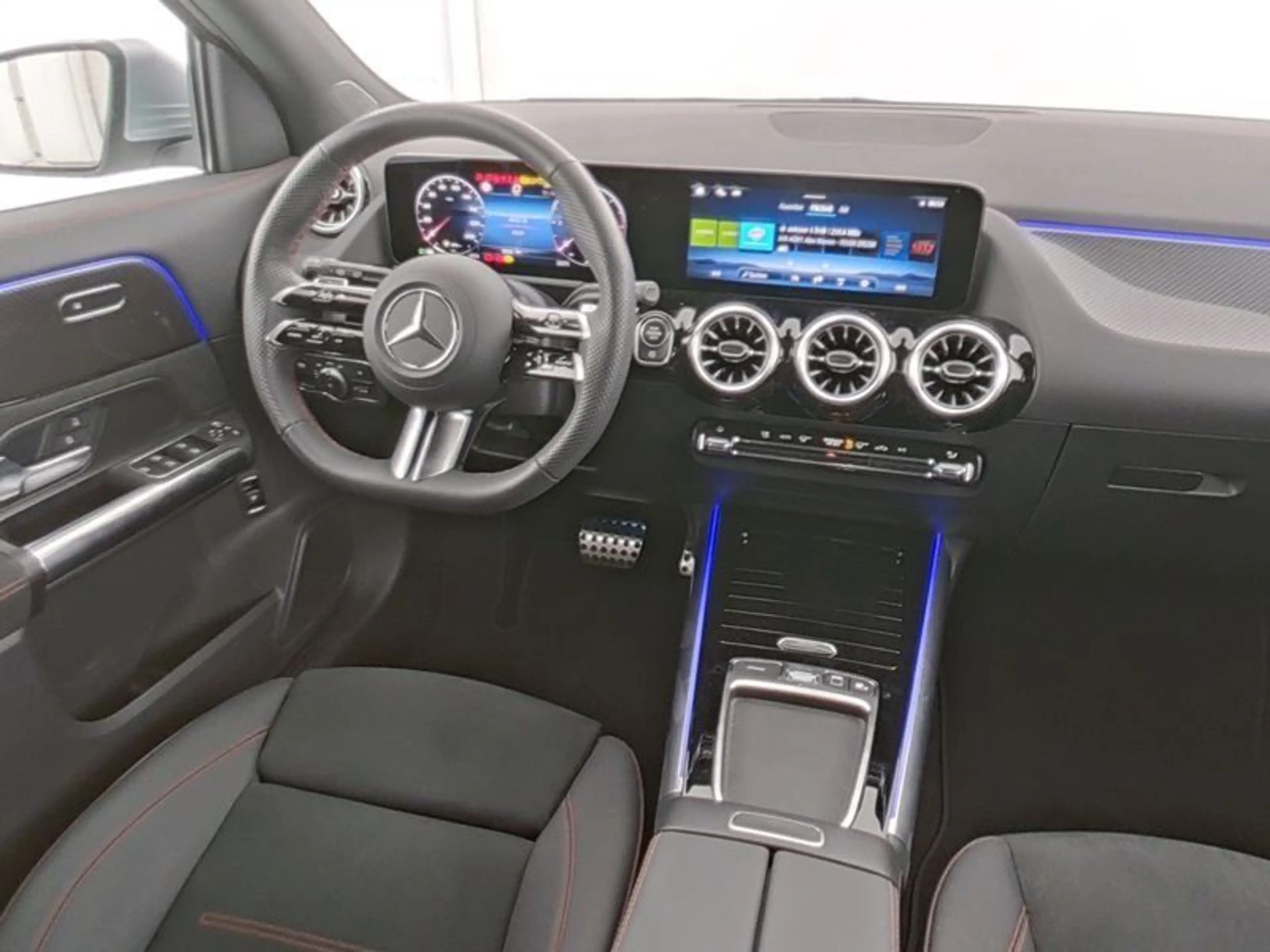 Mercedes-Benz GLA 200 d AMG Kamera AHK LED Ambiente Spurhalte — photo 5