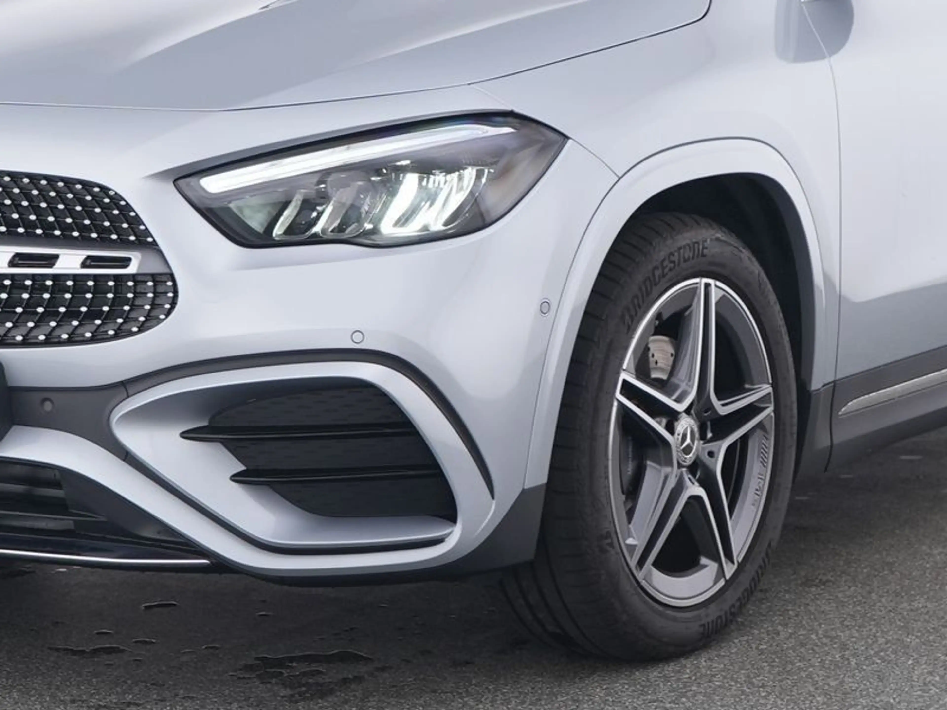 Mercedes-Benz GLA 200 d AMG Kamera AHK LED Ambiente Spurhalte — photo 6