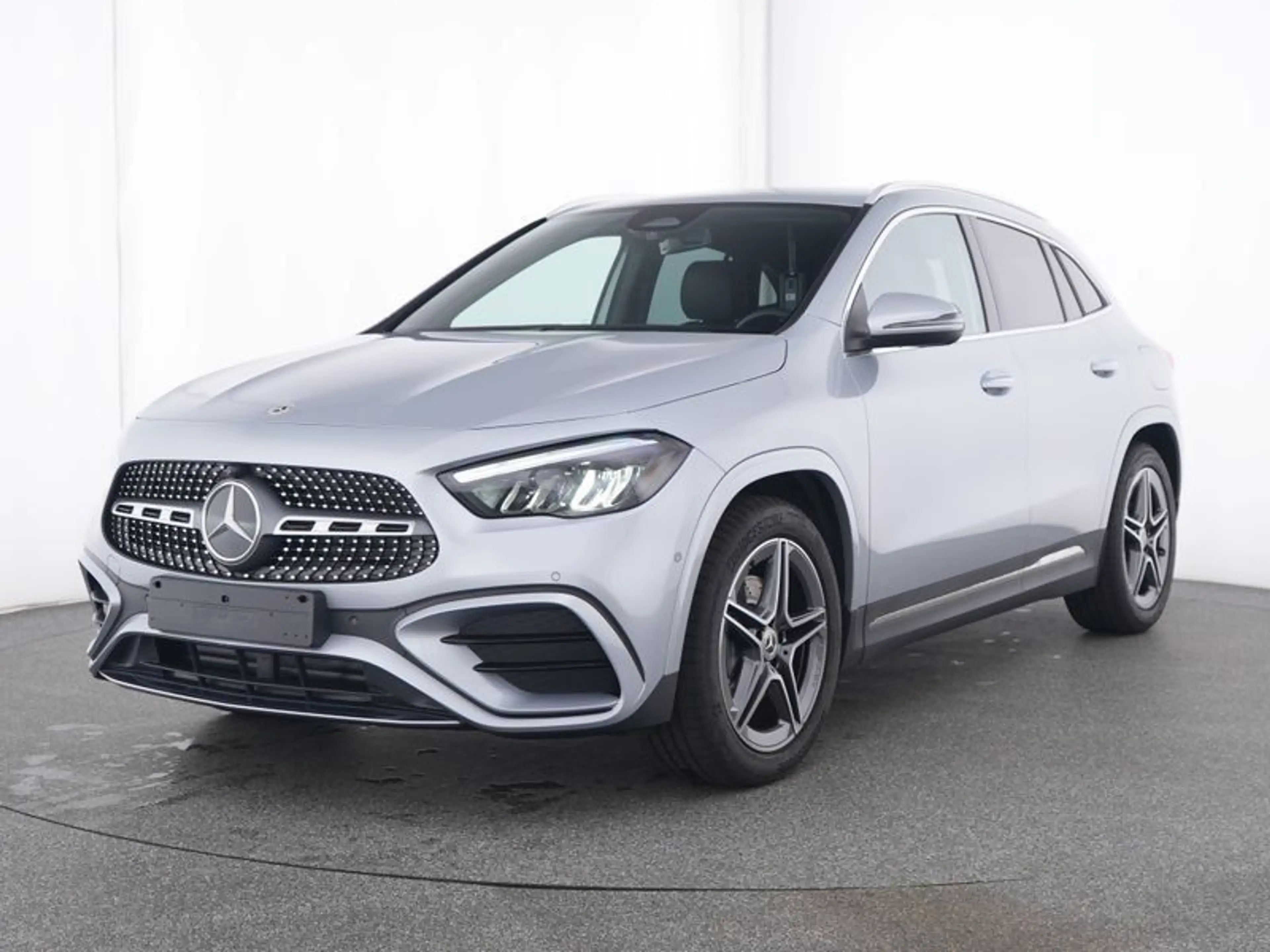 Mercedes-Benz GLA 200 d AMG Kamera AHK LED Ambiente Spurhalte