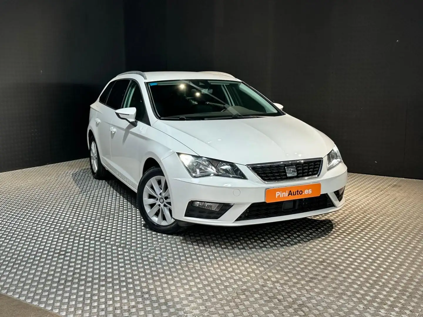 SEAT Leon ST 1.6 TDI 85kW 115CV StSp Style Ed Blanco - 2