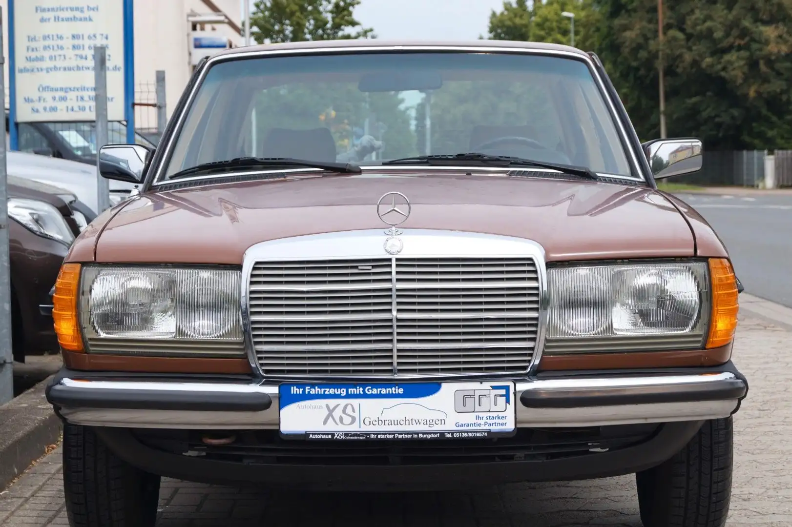 Mercedes-Benz 240 D Limousine W123 +Oldtimer+H-Zulassung+ Braun - 2