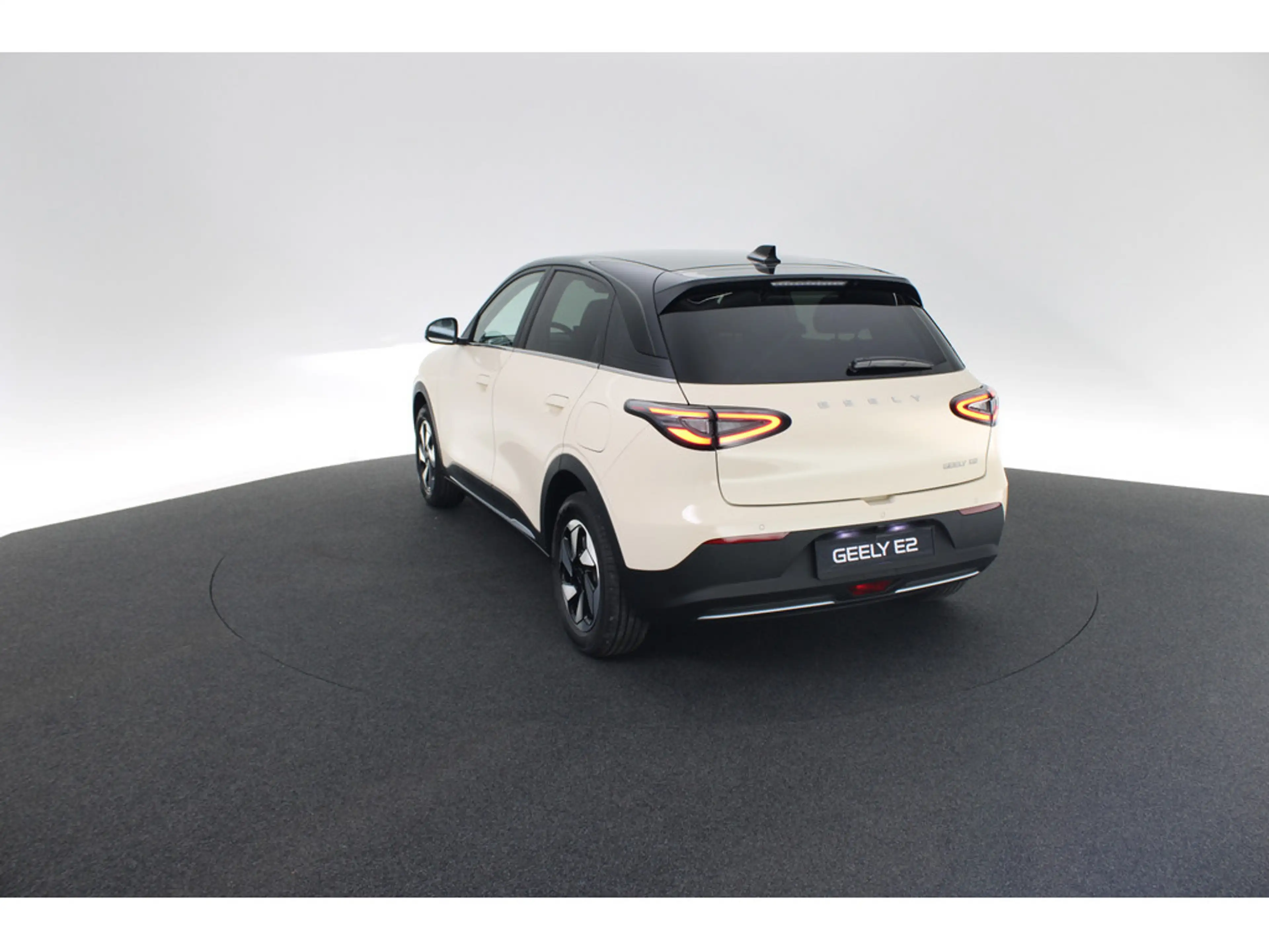 Geely E2 Ultra PDC LEDER KAMERA NAVI ACC LED 360° — photo 14