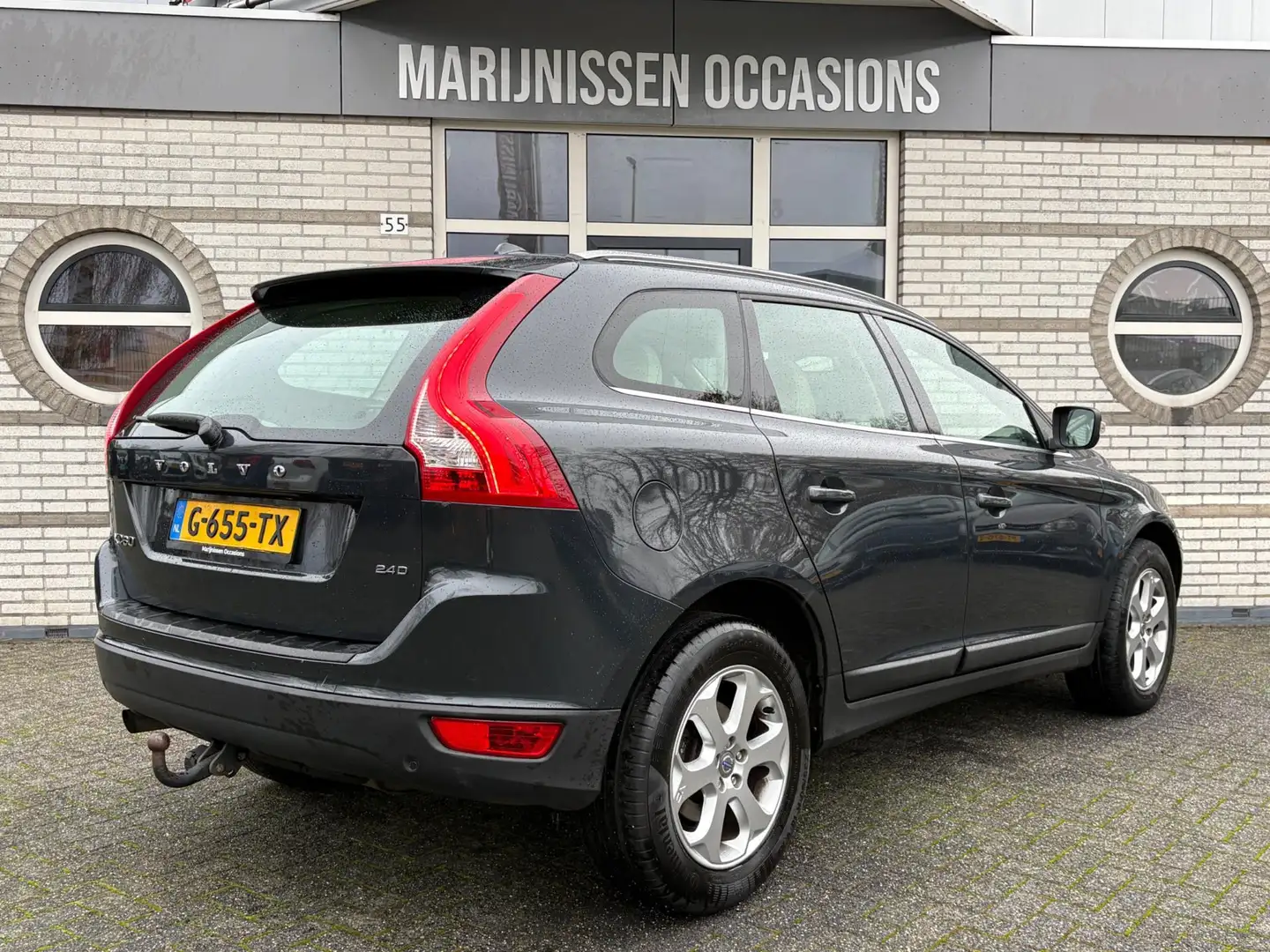 Volvo XC60 2.4D |Trekhaak,Stoelvw,PDC,Cruise| Grijs - 2